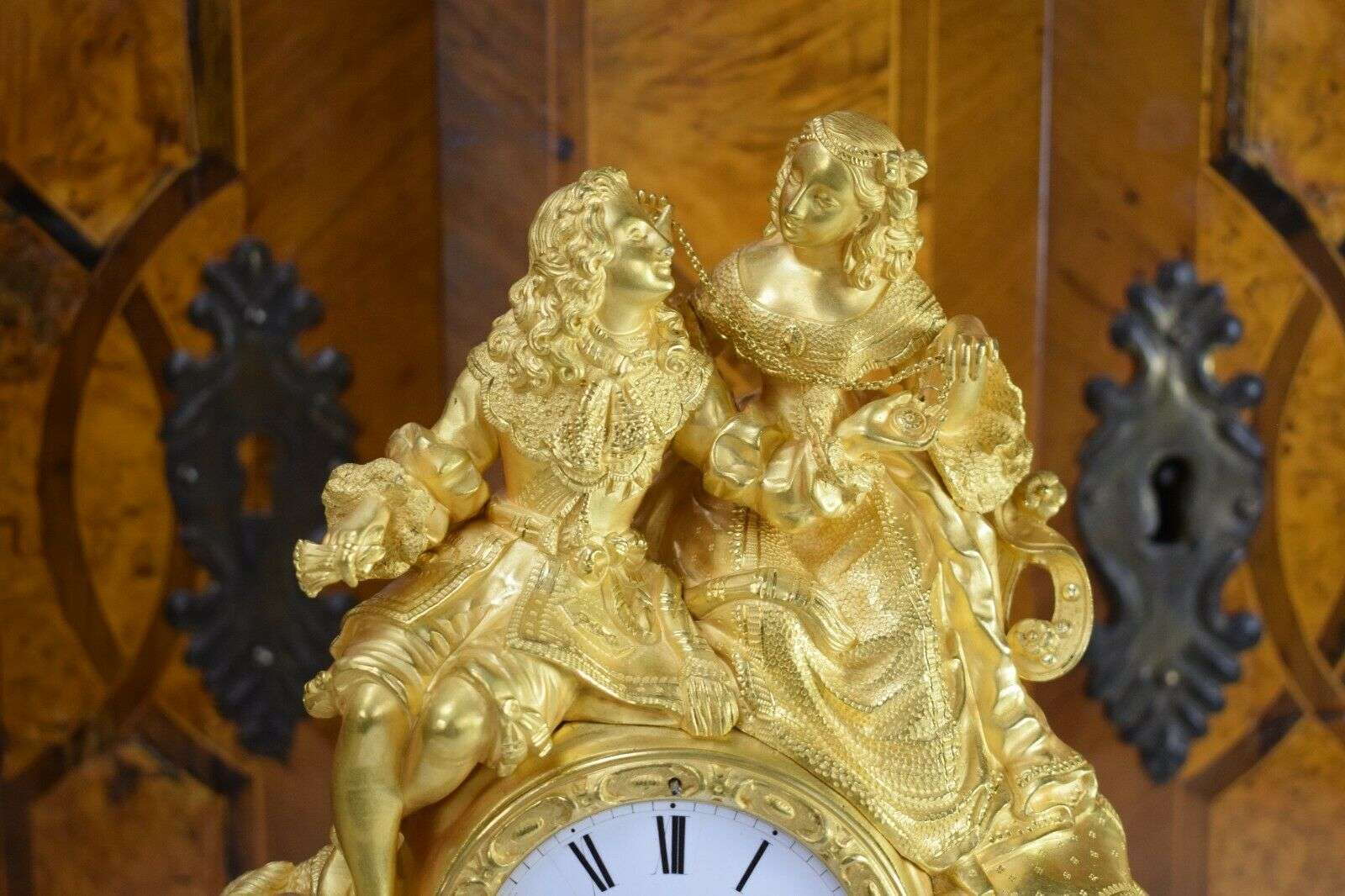Pendule Kaminuhr Tischuhr feuervergoldete Bronze Louis-Philippe um 1835 J.Freres – Detail