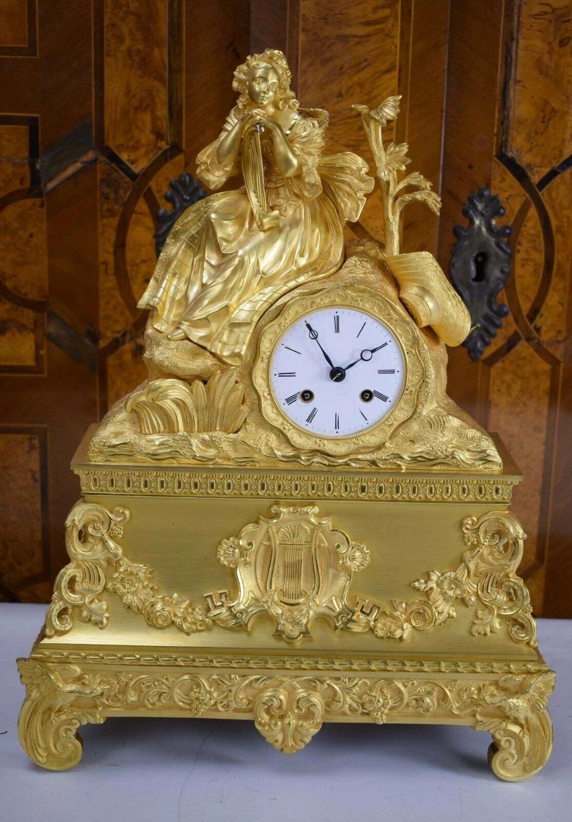 Pendule Kaminuhr Tischuhr feuervergoldete Bronze Louis-Philippe um 1835 – Vorderansicht