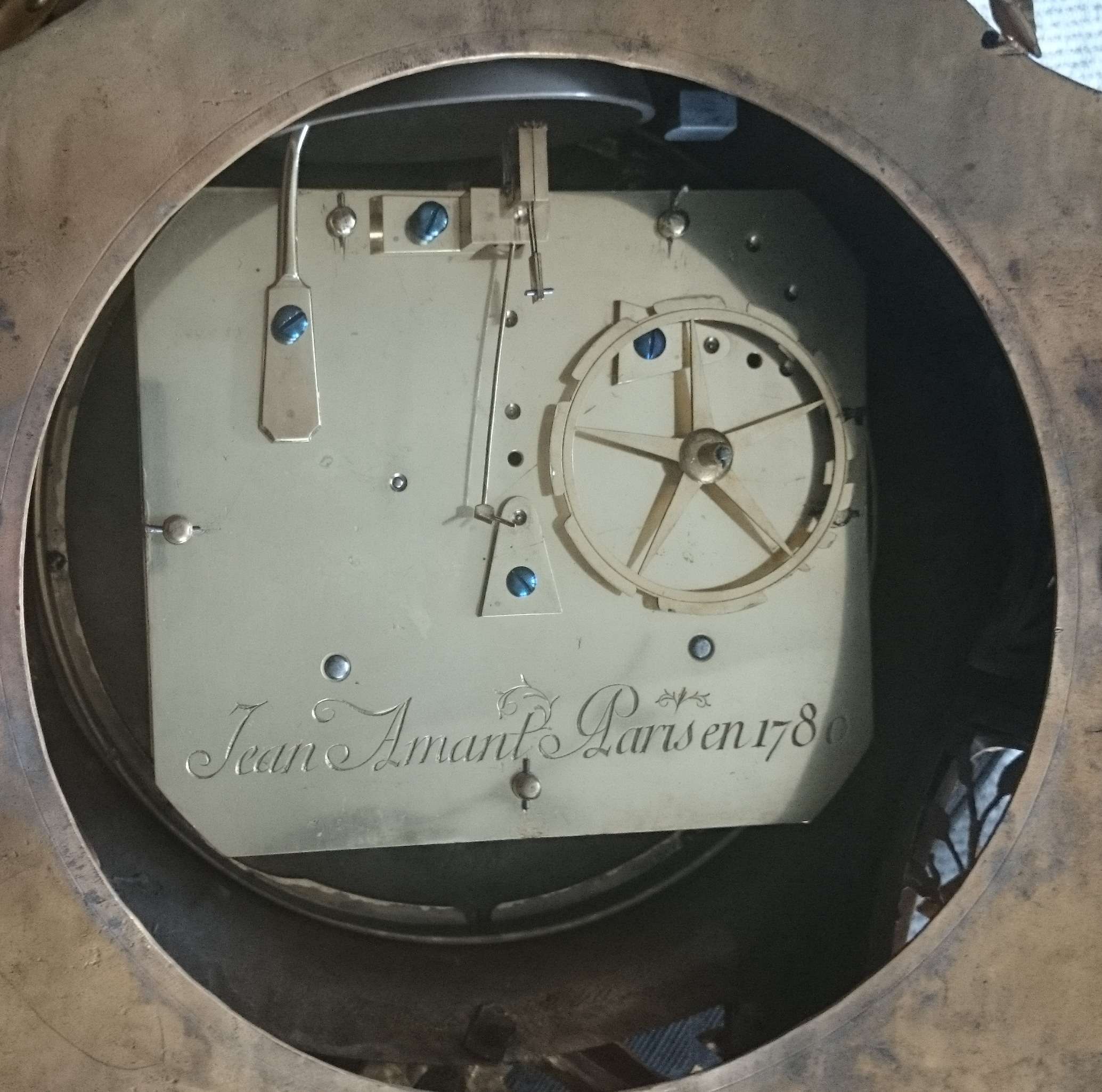 Große Louis Seize Carteluhr feuervergoldete Bronze von 1780 Jean Amant Paris – Louis Seize Carteluhr  Uhrwerk