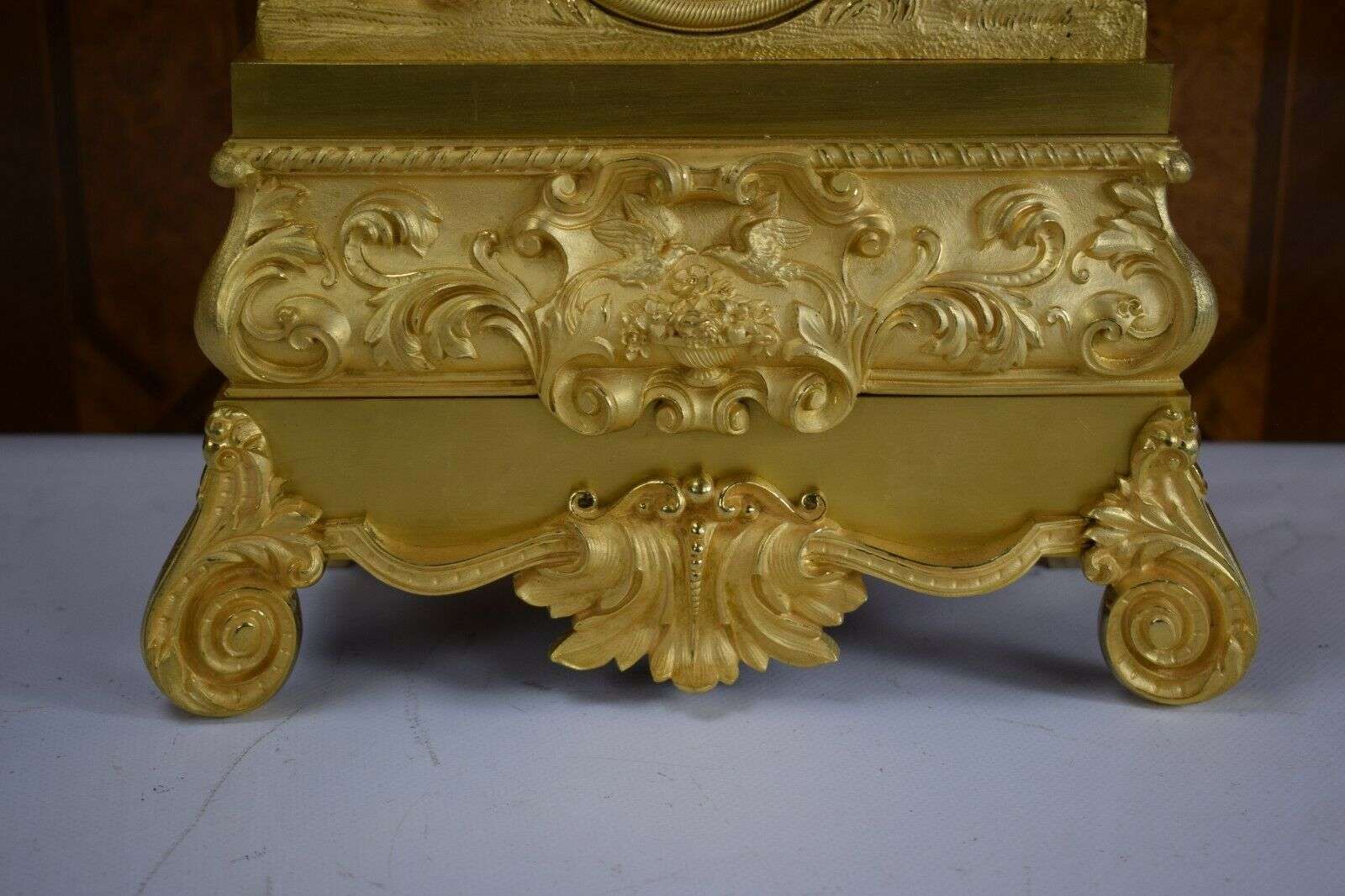 Pendule Kaminuhr Tischuhr feuervergoldete Bronze Louis-Philippe um 1835 – Detail
