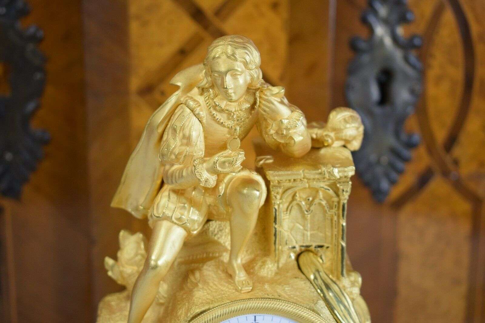 Pendule Kaminuhr Tischuhr feuervergoldete Bronze Louis-Philippe um 1835 – Detail