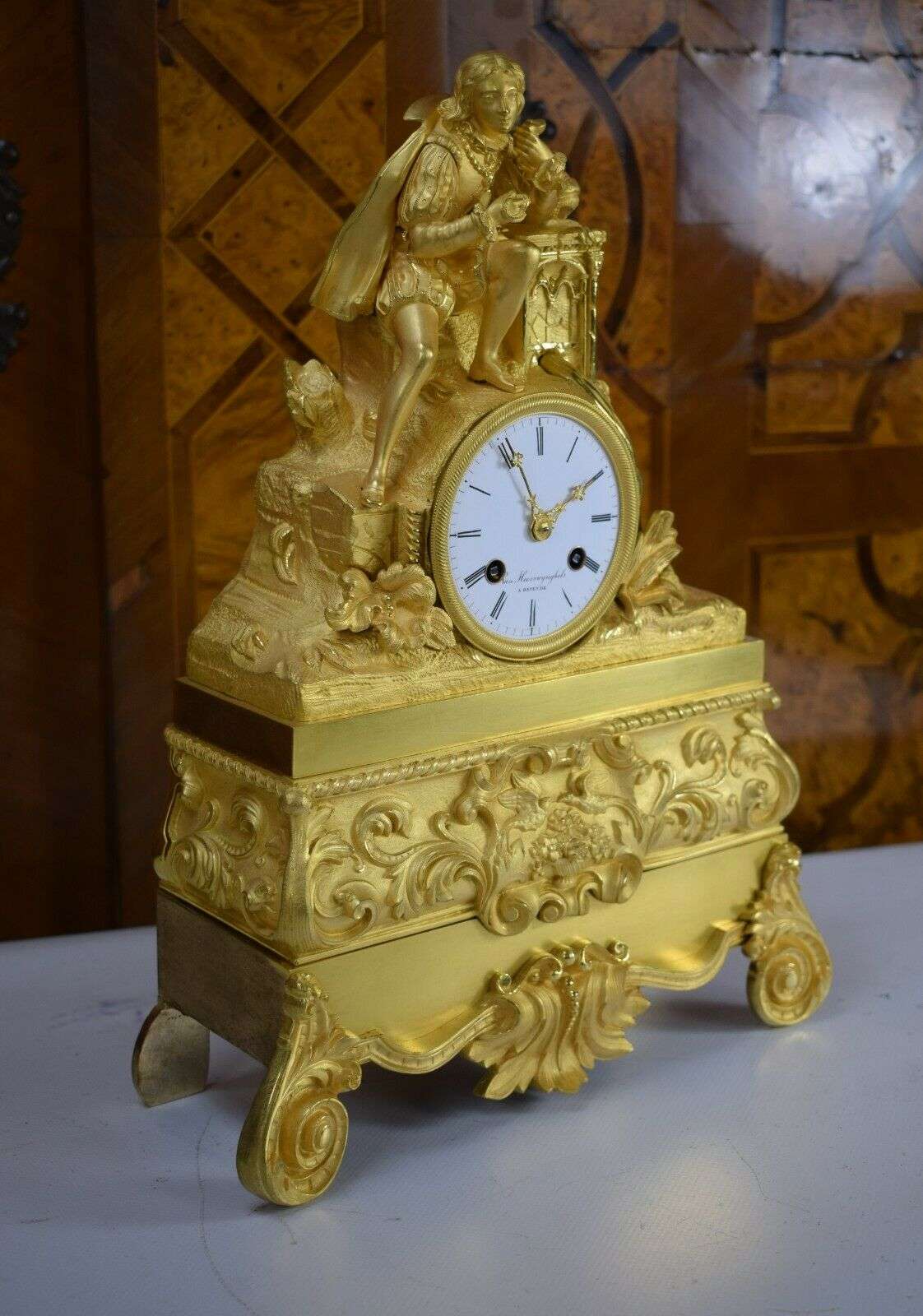 Pendule Kaminuhr Tischuhr feuervergoldete Bronze Louis-Philippe um 1835 – Detail