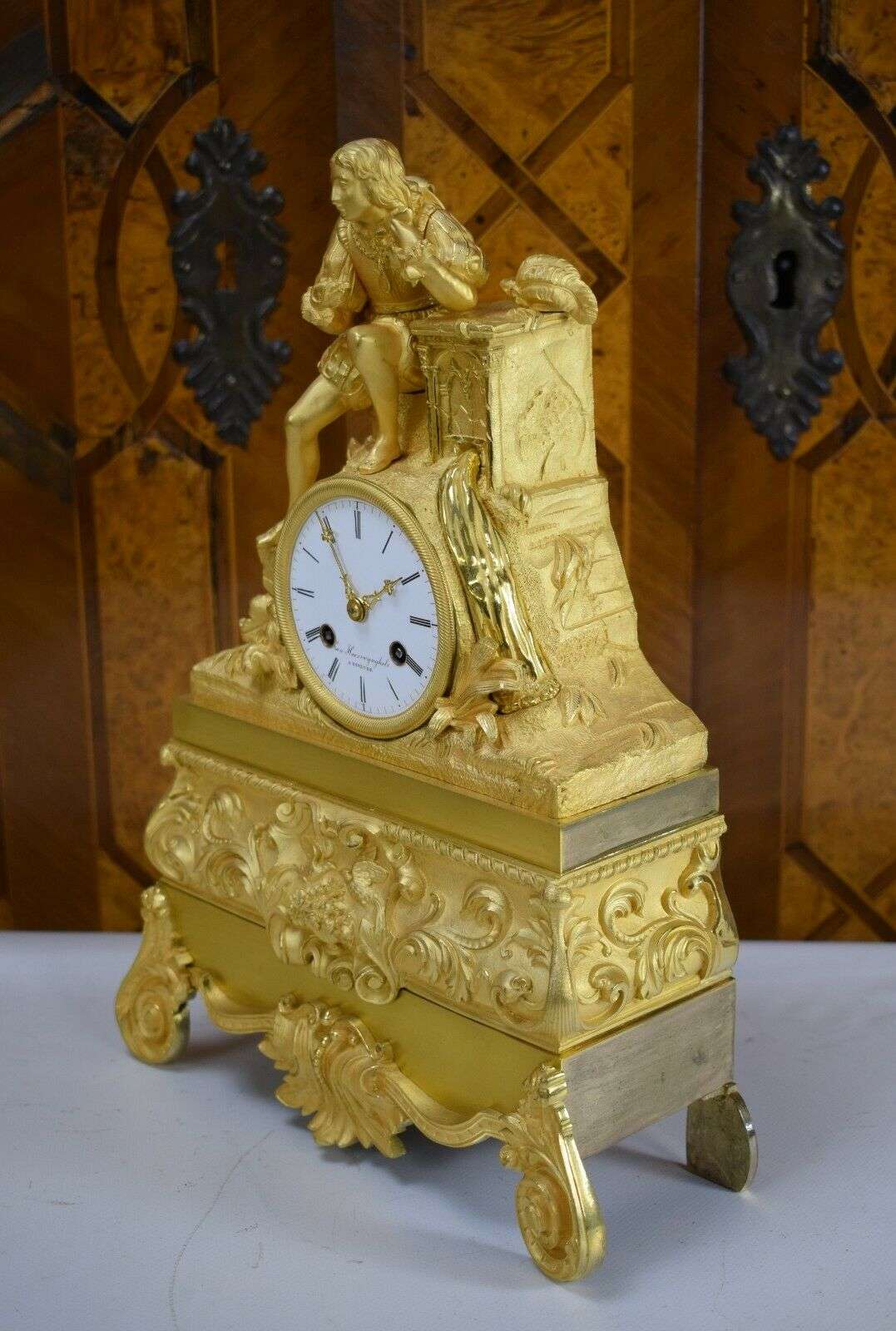 Pendule Kaminuhr Tischuhr feuervergoldete Bronze Louis-Philippe um 1835 – Detail