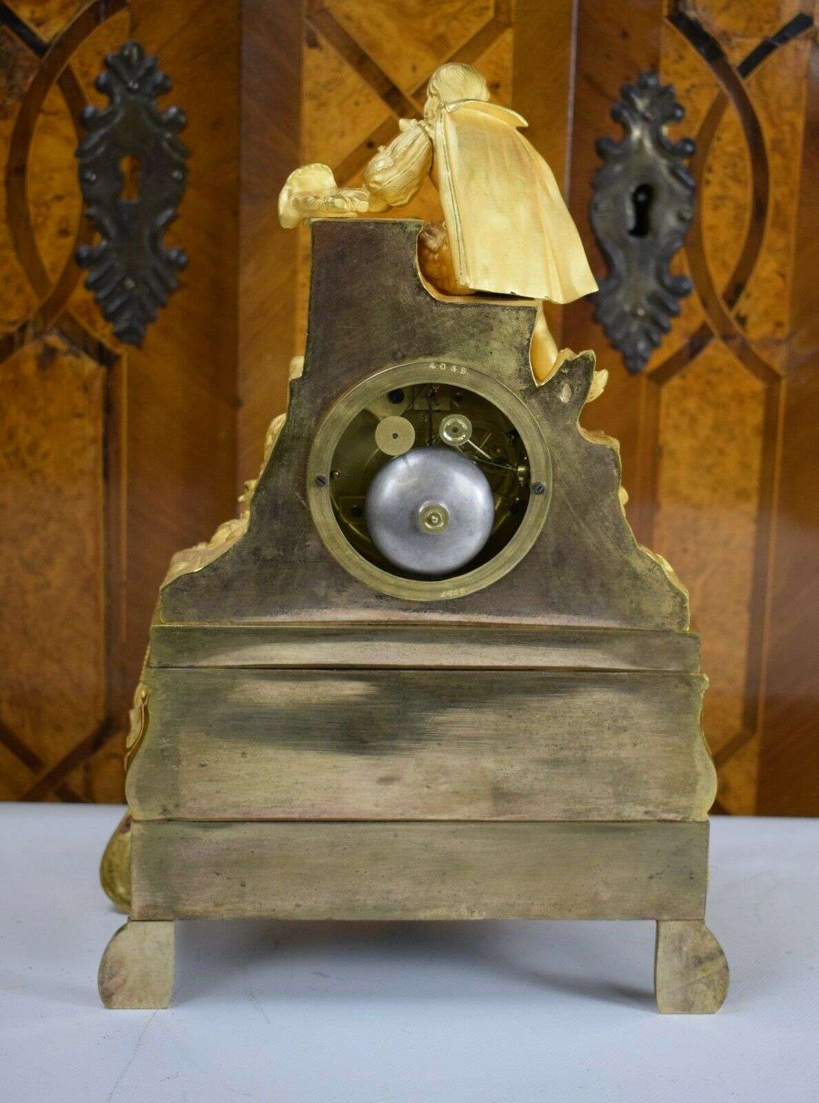 Pendule Kaminuhr Tischuhr feuervergoldete Bronze Louis-Philippe um 1835 – Detail