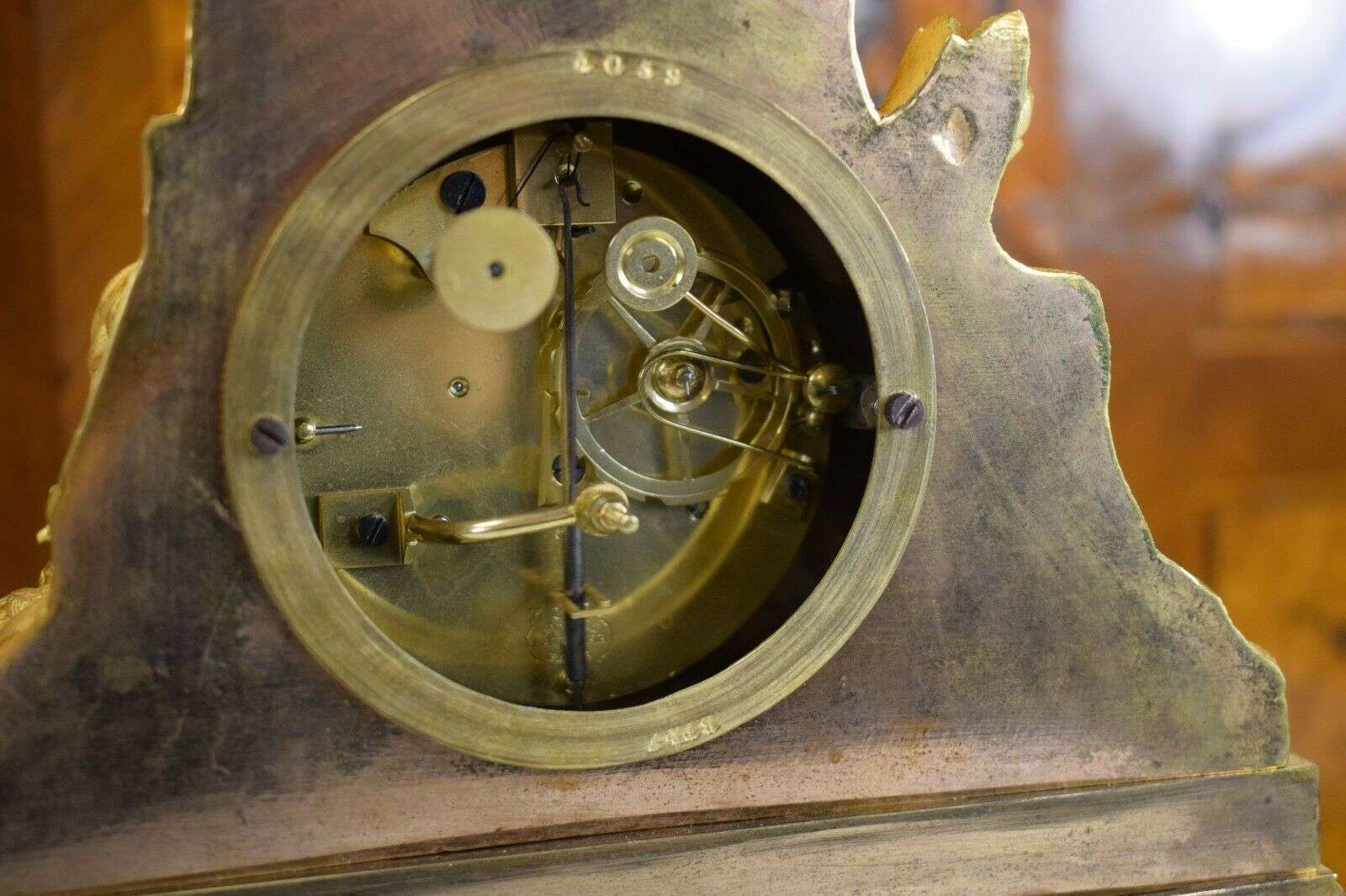 Pendule Kaminuhr Tischuhr feuervergoldete Bronze Louis-Philippe um 1835 – Detail