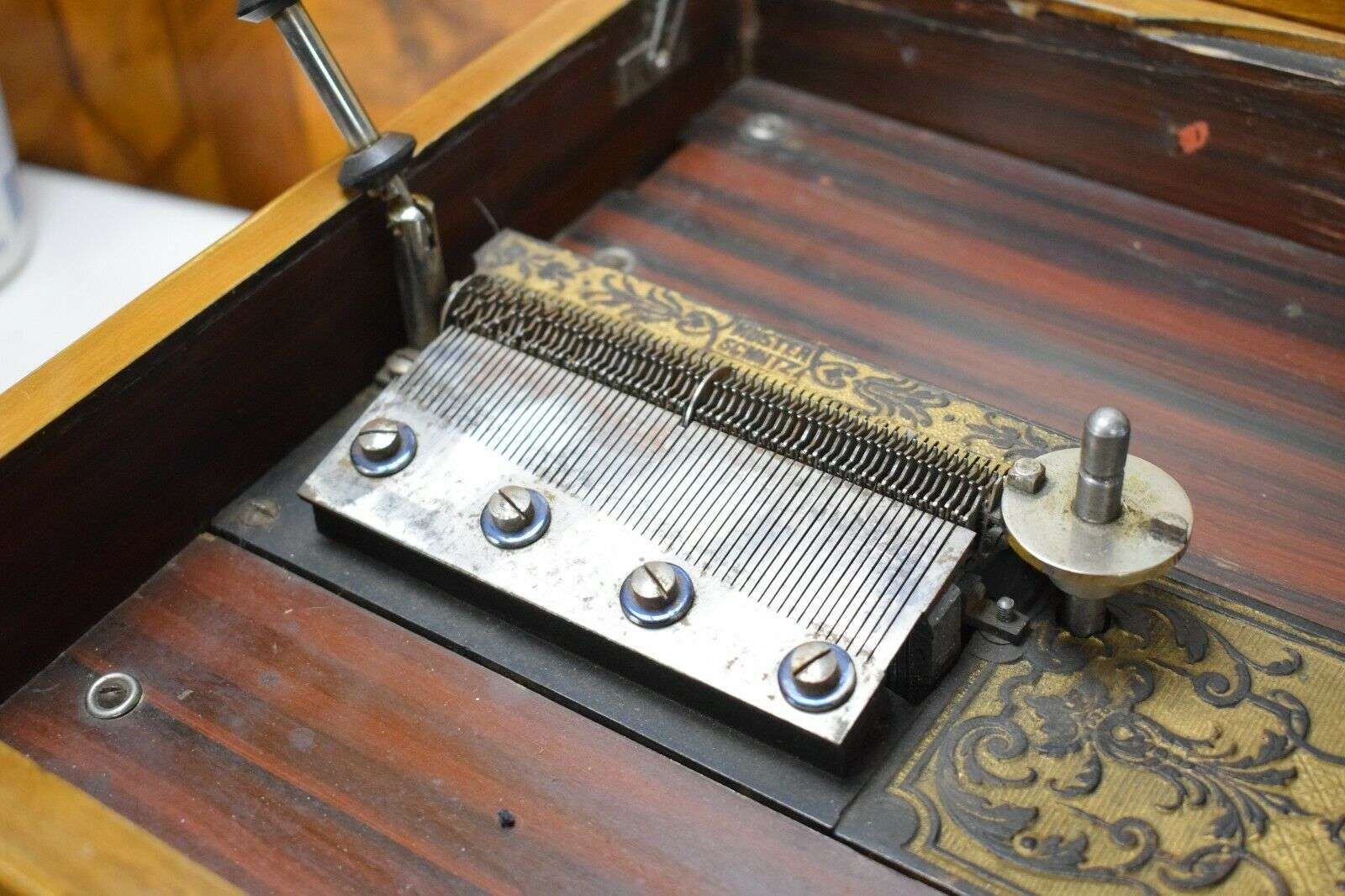 Polyphon Platten Spieluhr v. Celesta um 1890 m. 16 Platten 29cm disc music box – Detail