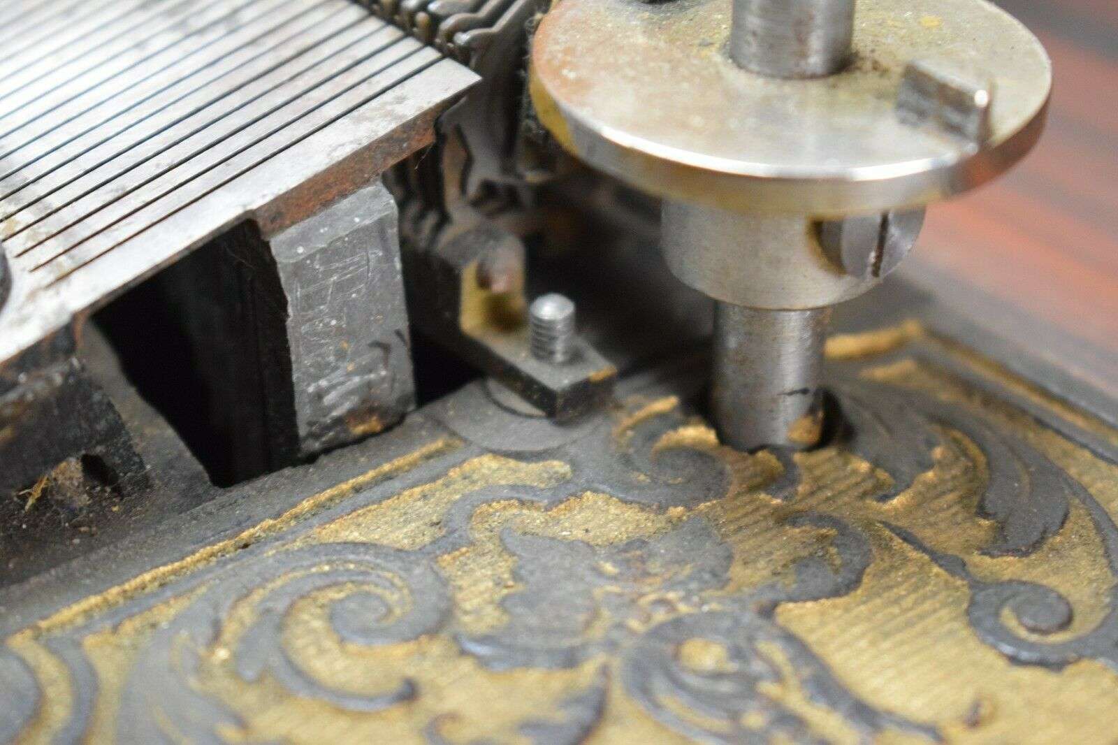 Polyphon Platten Spieluhr v. Celesta um 1890 m. 16 Platten 29cm disc music box – Detail