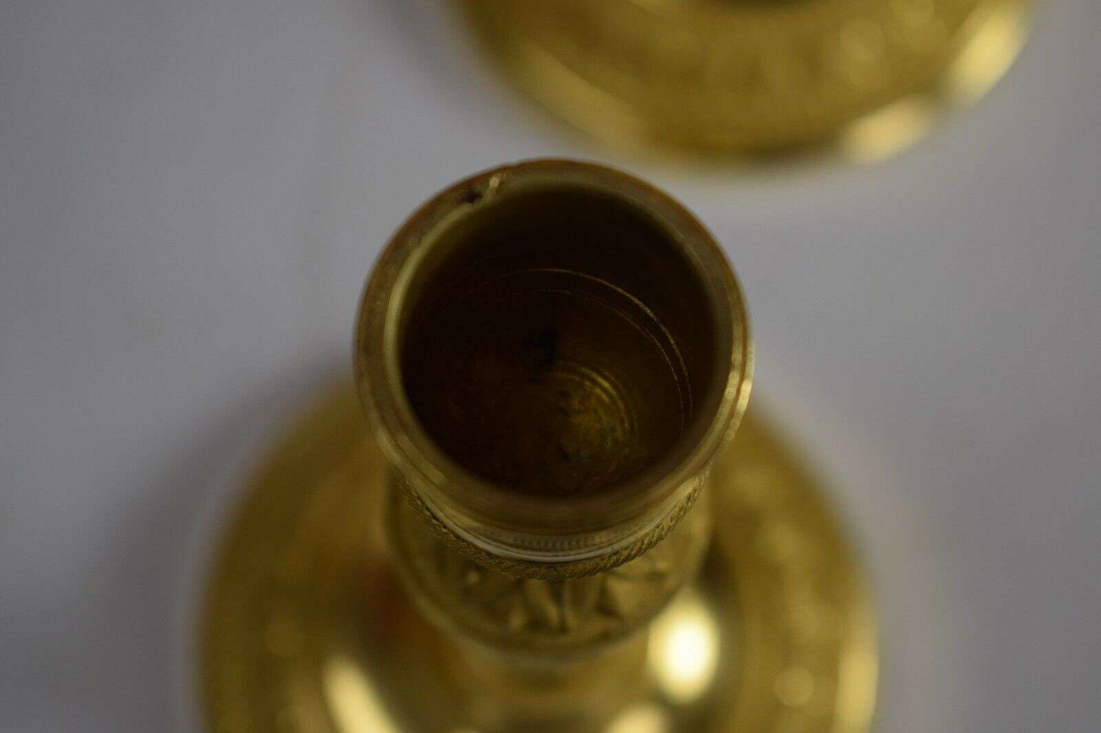 Feuervergoldete Klassizismus Louis XVI Bronze Leuchter Kandelaber um 1780 – Detail