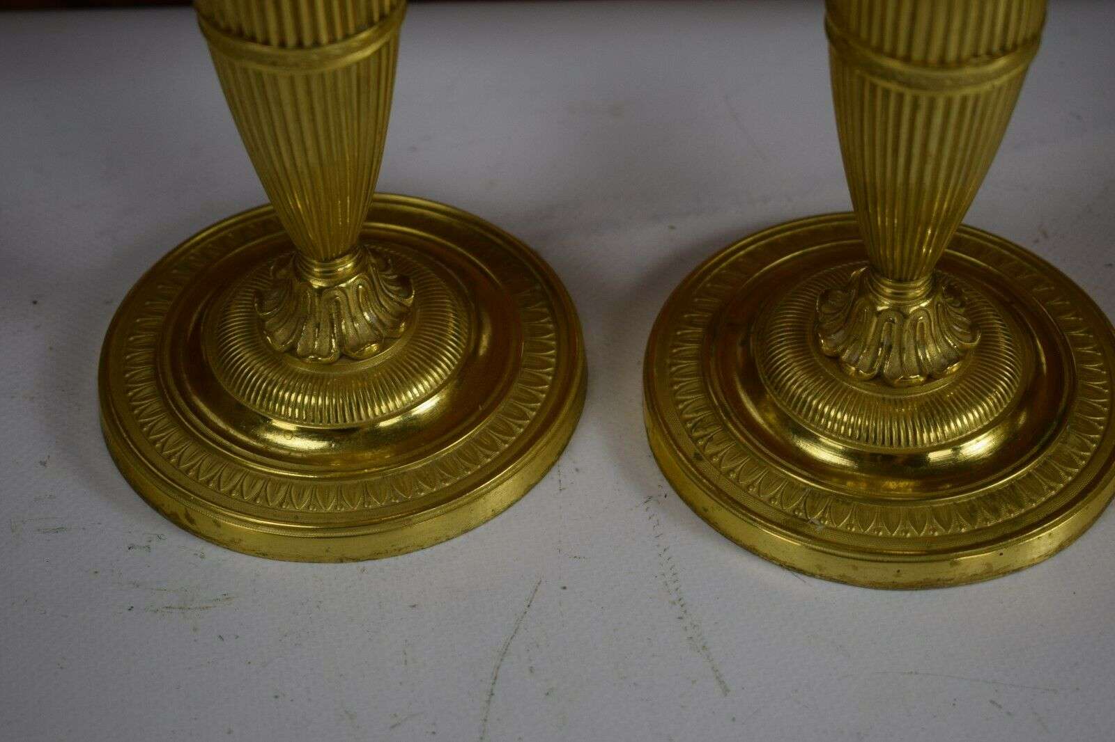 Paar feuervergoldete Empire Bronze Leuchter Kandelaber Frankreich um 1820 – Detail