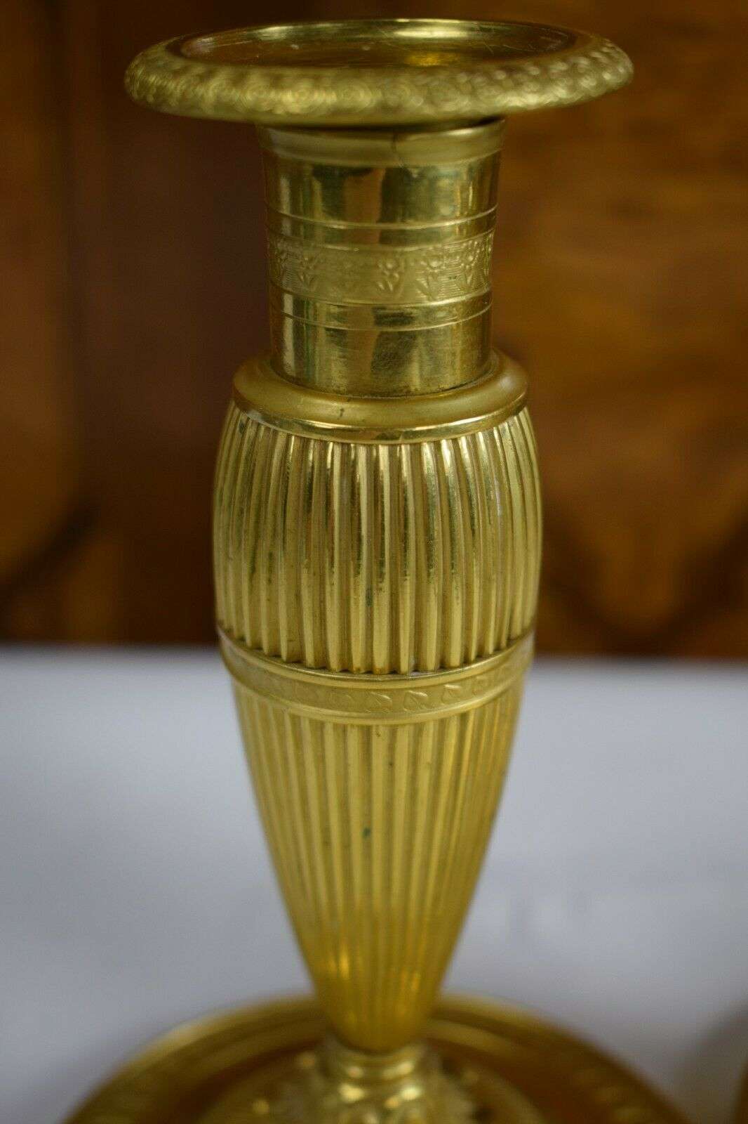 Paar feuervergoldete Empire Bronze Leuchter Kandelaber Frankreich um 1820 – Detail