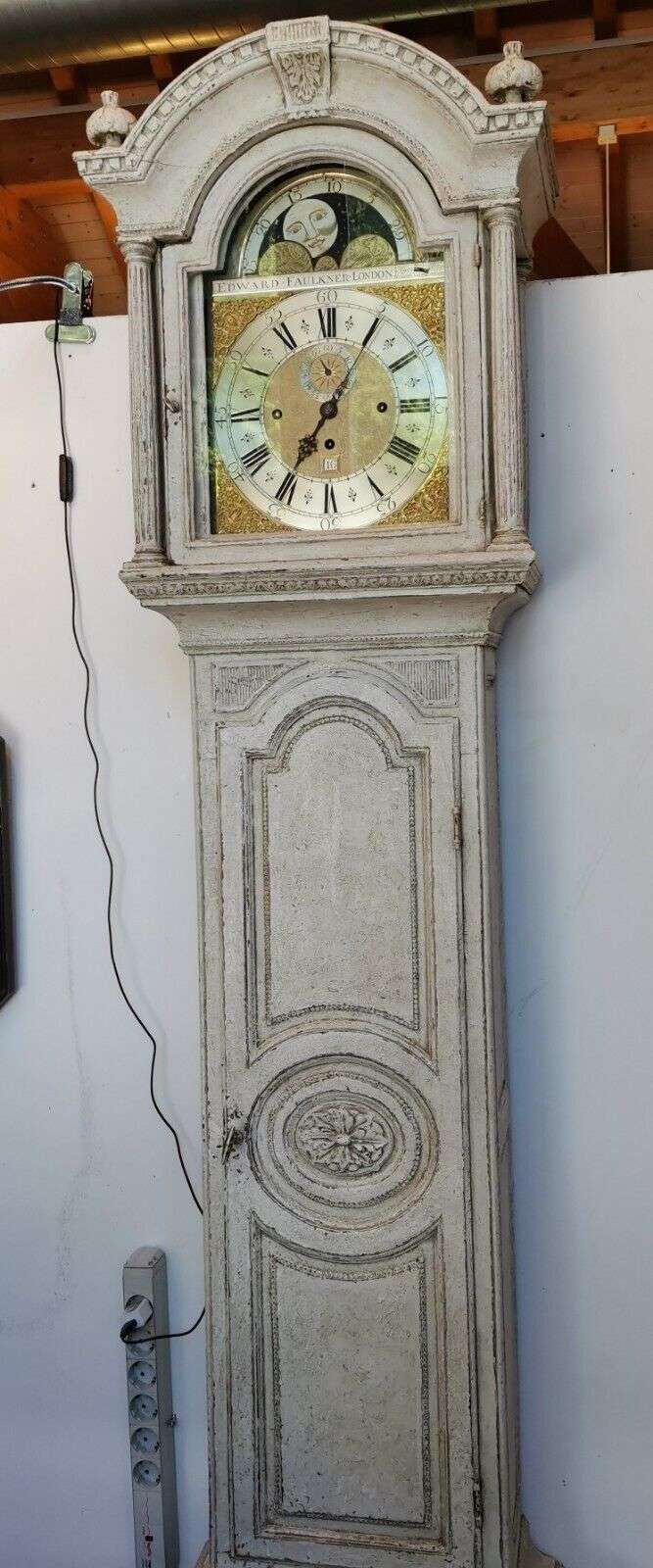 Standuhr mit Glockenspiel (16 Hämmer, 8 Glocken) um 1730 Edward Faulkner London – Vorderansicht