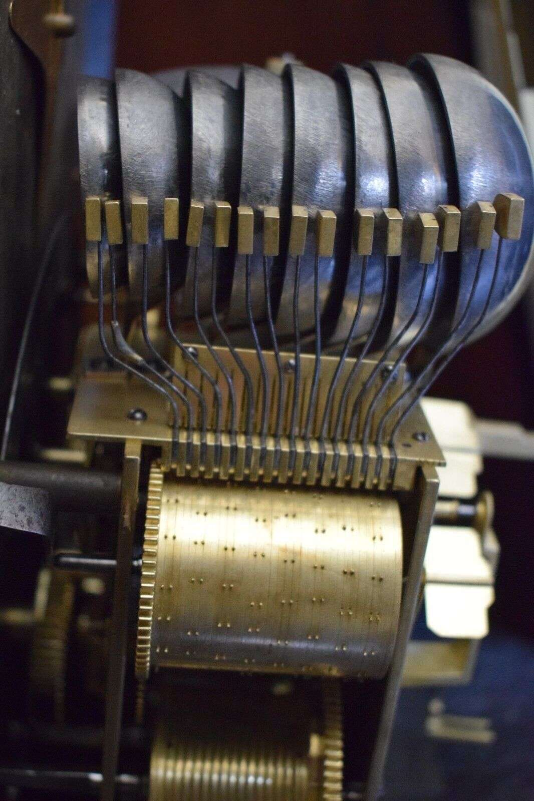 Standuhr mit Glockenspiel (16 Hämmer, 8 Glocken) um 1730 Edward Faulkner London – Detail