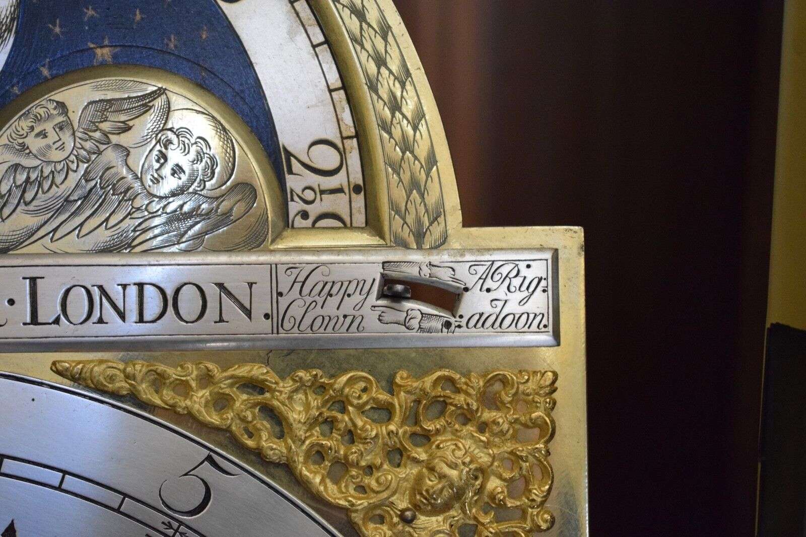 Standuhr mit Glockenspiel (16 Hämmer, 8 Glocken) um 1730 Edward Faulkner London – Detail