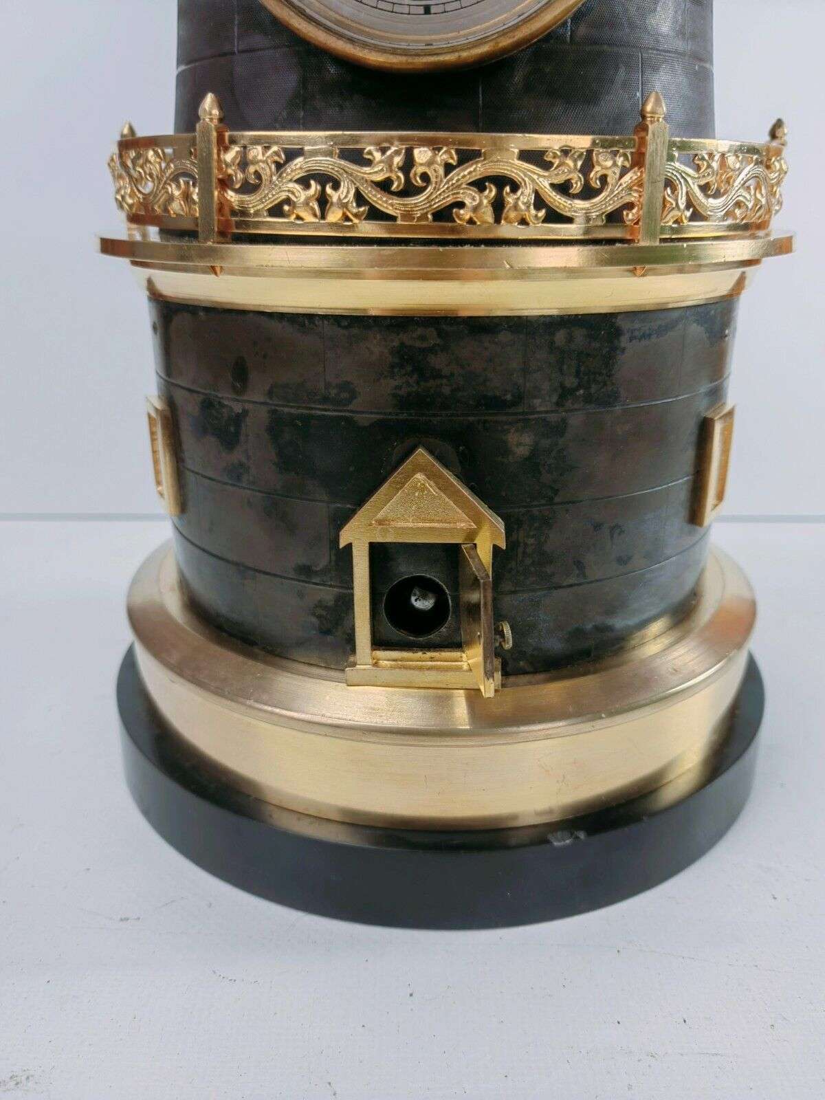 Seltene Tischuhr Kaminuhr mit Automat, Wetterstation André Guilmet um 1890 – Detail