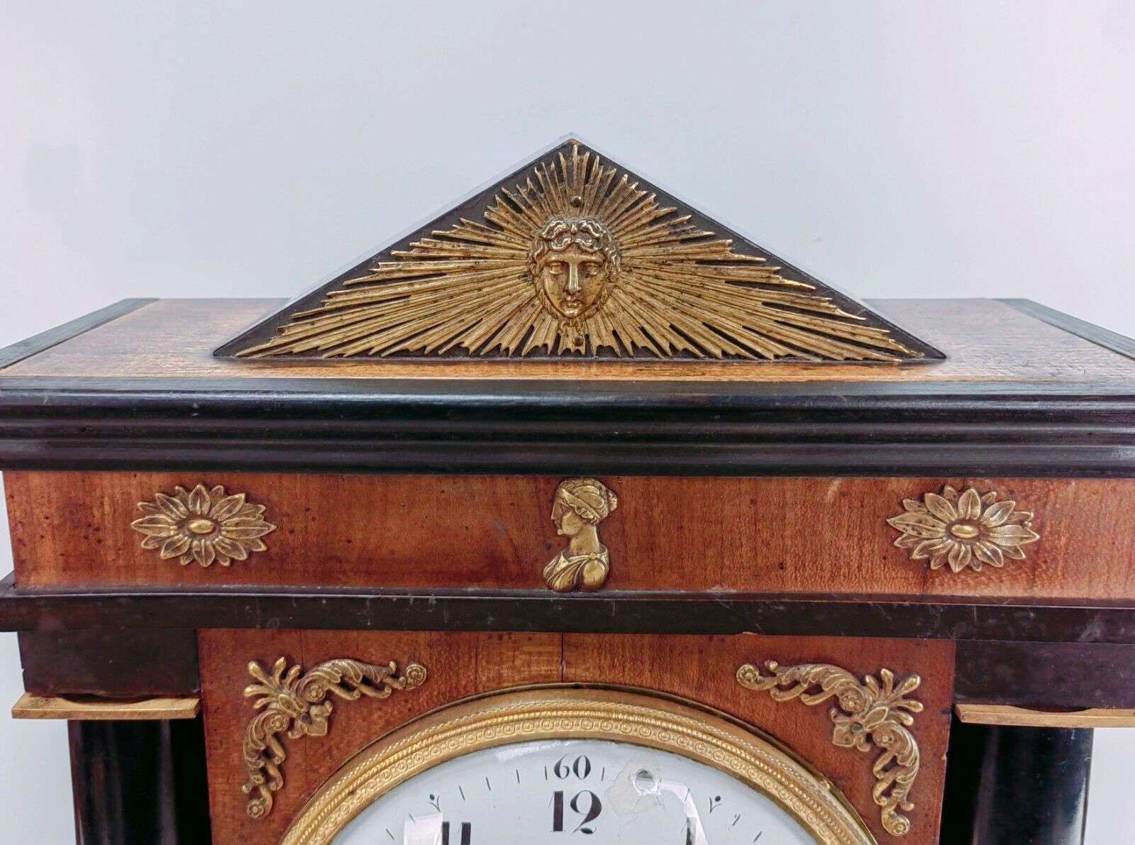 Klassizismus Pendule, Kaminuhr, Tischuhr Süddeutsch um 1820 4/4 Schlagwerk – Detail