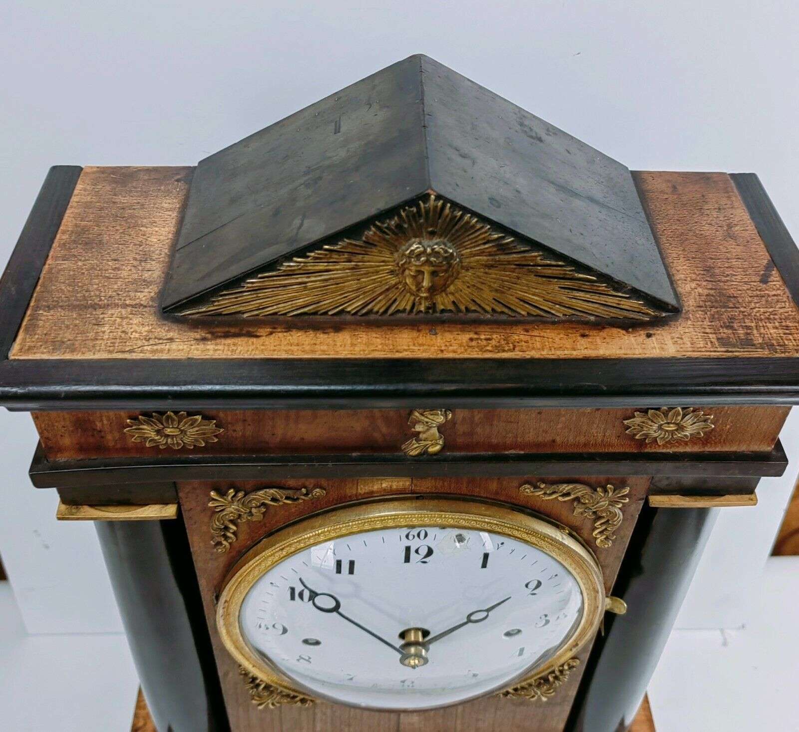 Klassizismus Pendule, Kaminuhr, Tischuhr Süddeutsch um 1820 4/4 Schlagwerk – Detail