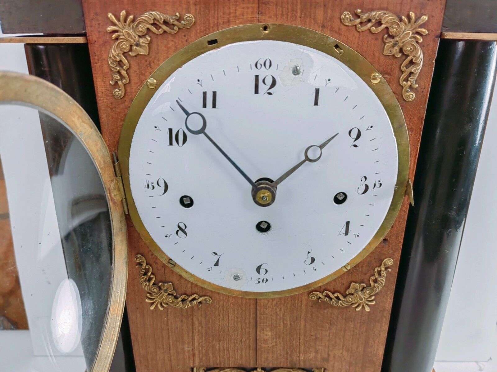 Klassizismus Pendule, Kaminuhr, Tischuhr Süddeutsch um 1820 4/4 Schlagwerk – Detail