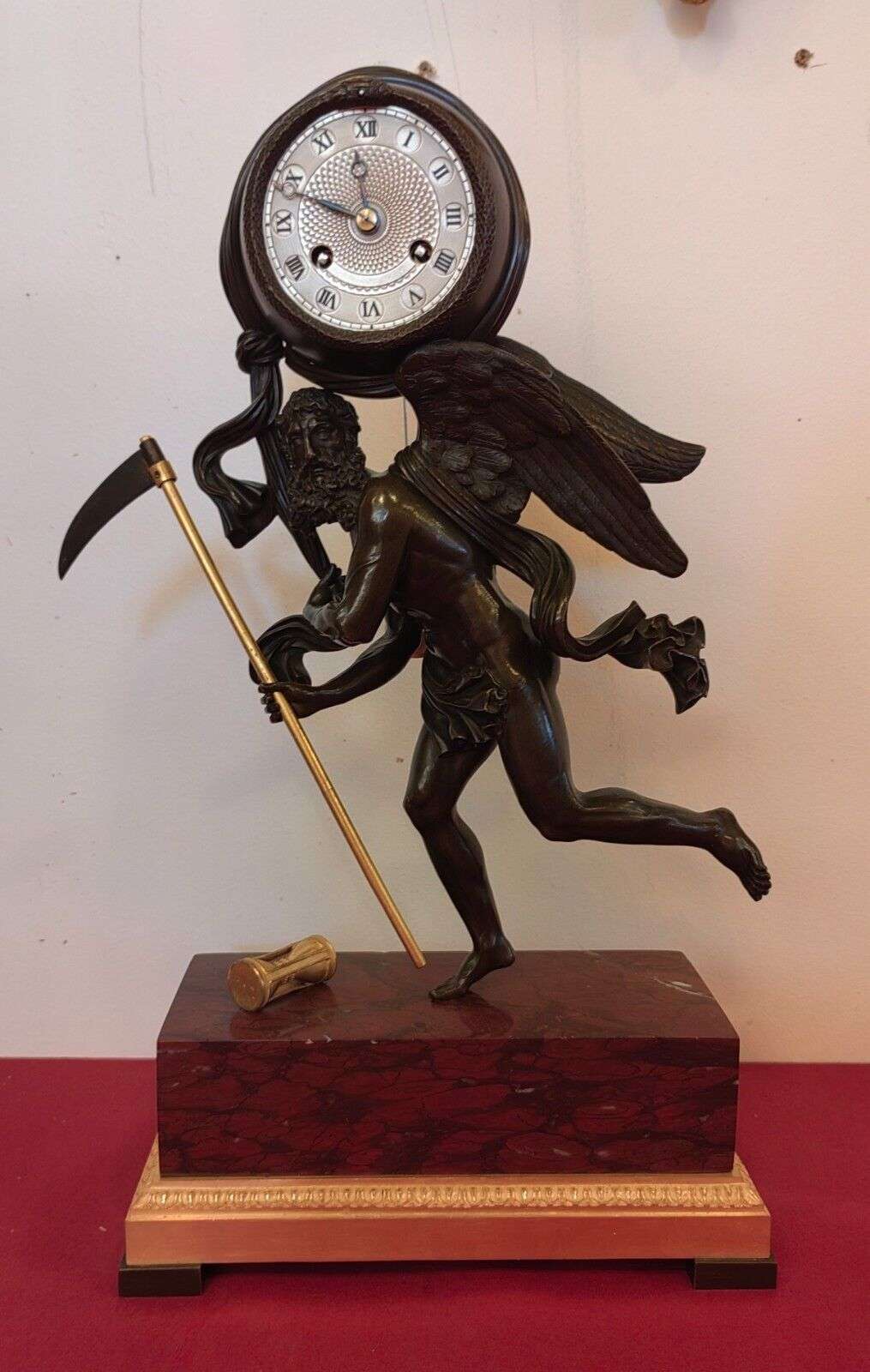 Seltene Empire Bronze Pendule Kaminuhr "Chronos raubt die Zeit" um 1820 – Vorderansicht