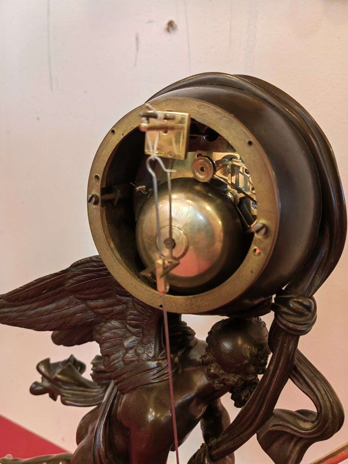Seltene Empire Bronze Pendule Kaminuhr "Chronos raubt die Zeit" um 1820 – Detail