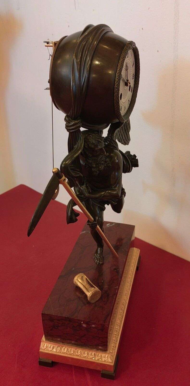 Seltene Empire Bronze Pendule Kaminuhr "Chronos raubt die Zeit" um 1820 – Detail