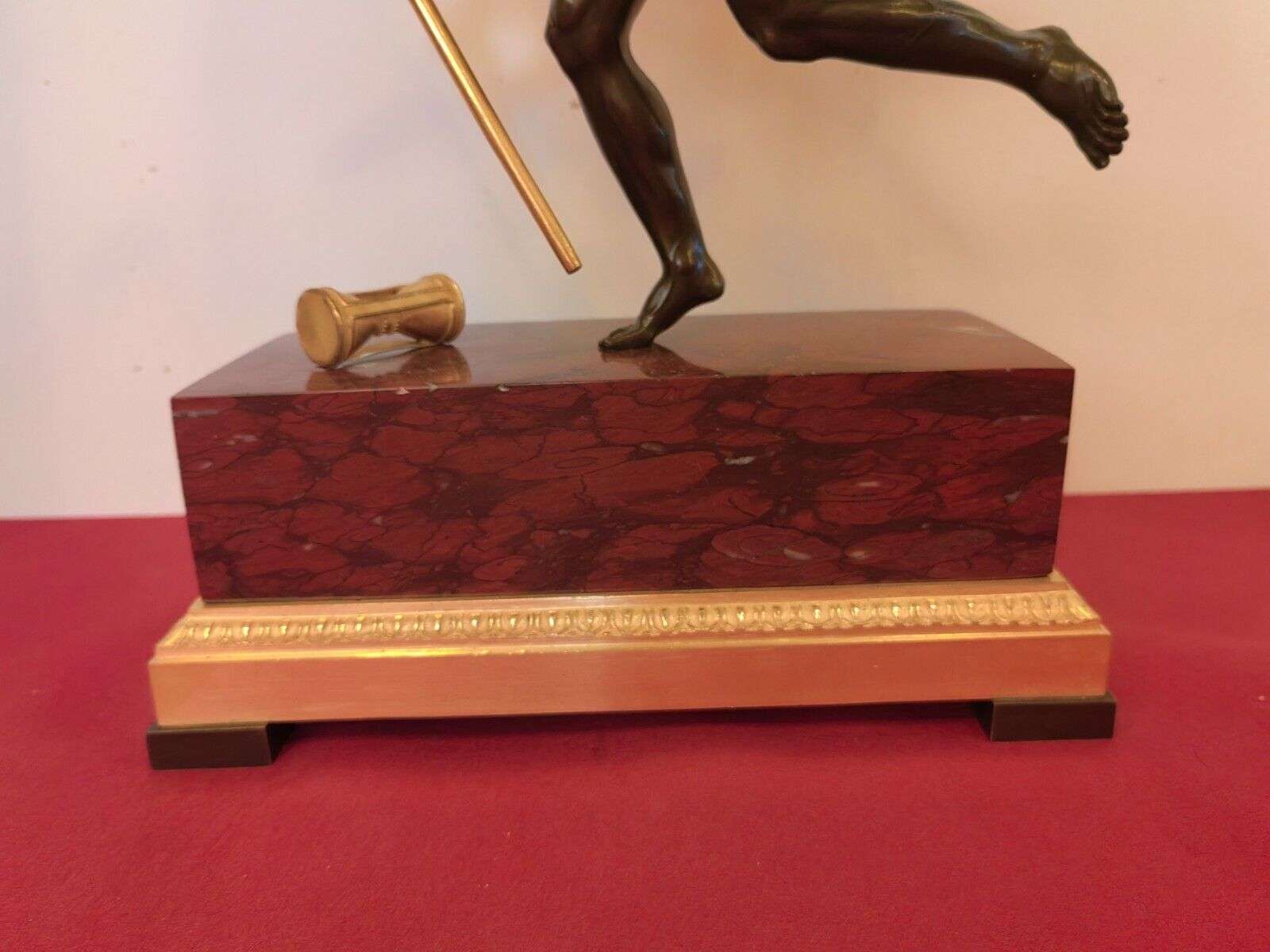 Seltene Empire Bronze Pendule Kaminuhr "Chronos raubt die Zeit" um 1820 – Detail