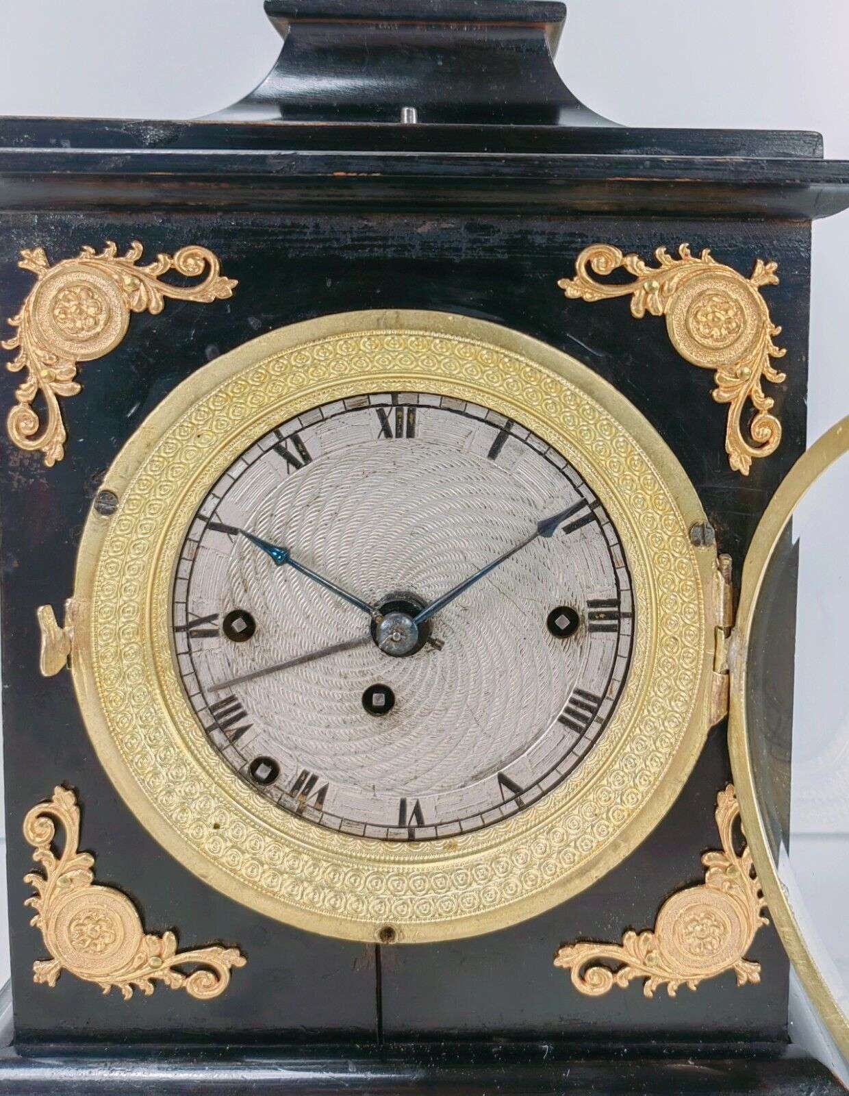 Antike Wiener Reiseuhr Kutschenuhr mit Spindelhemmung 4/4 Schlag und Wecker 1820 – Detail