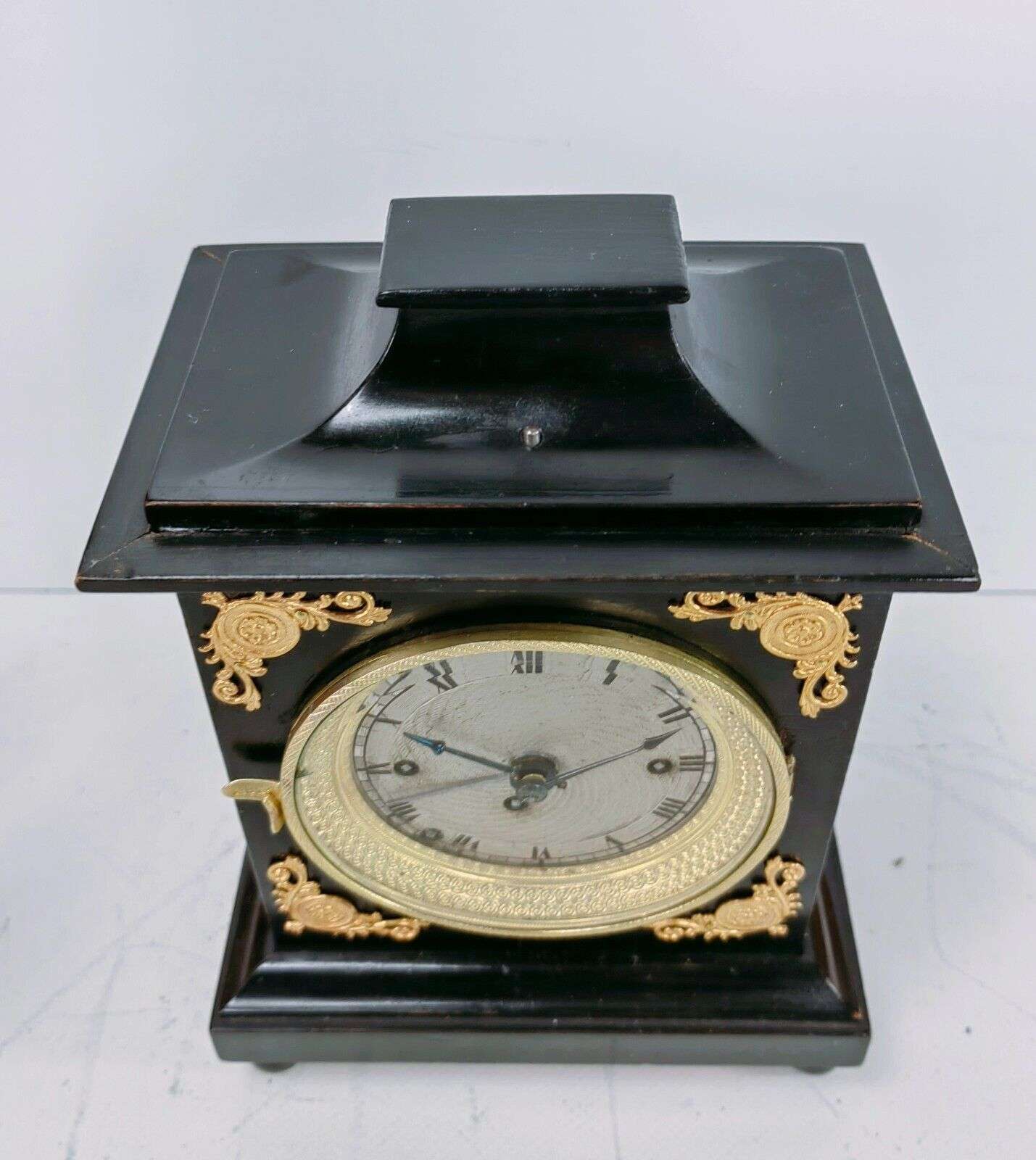 Antike Wiener Reiseuhr Kutschenuhr mit Spindelhemmung 4/4 Schlag und Wecker 1820 – Detail