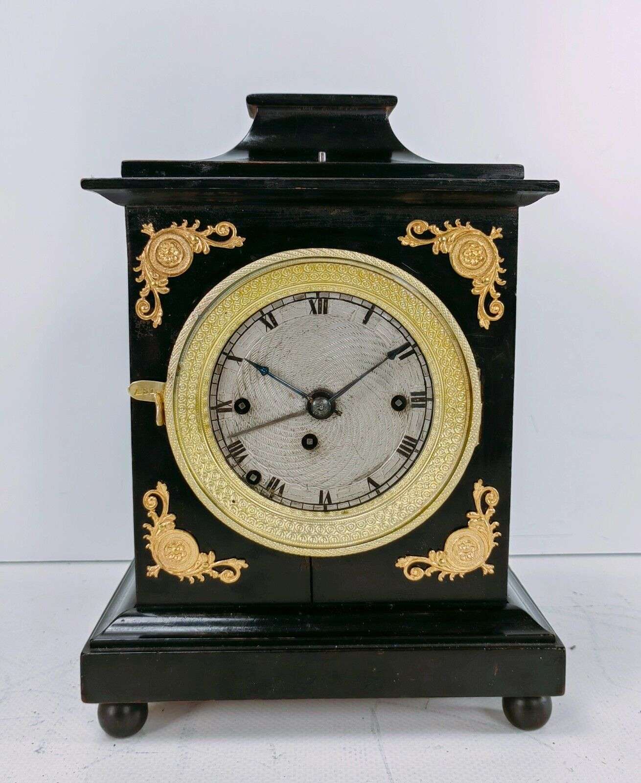 Antike Wiener Reiseuhr Kutschenuhr mit Spindelhemmung 4/4 Schlag und Wecker 1820 – Vorderansicht