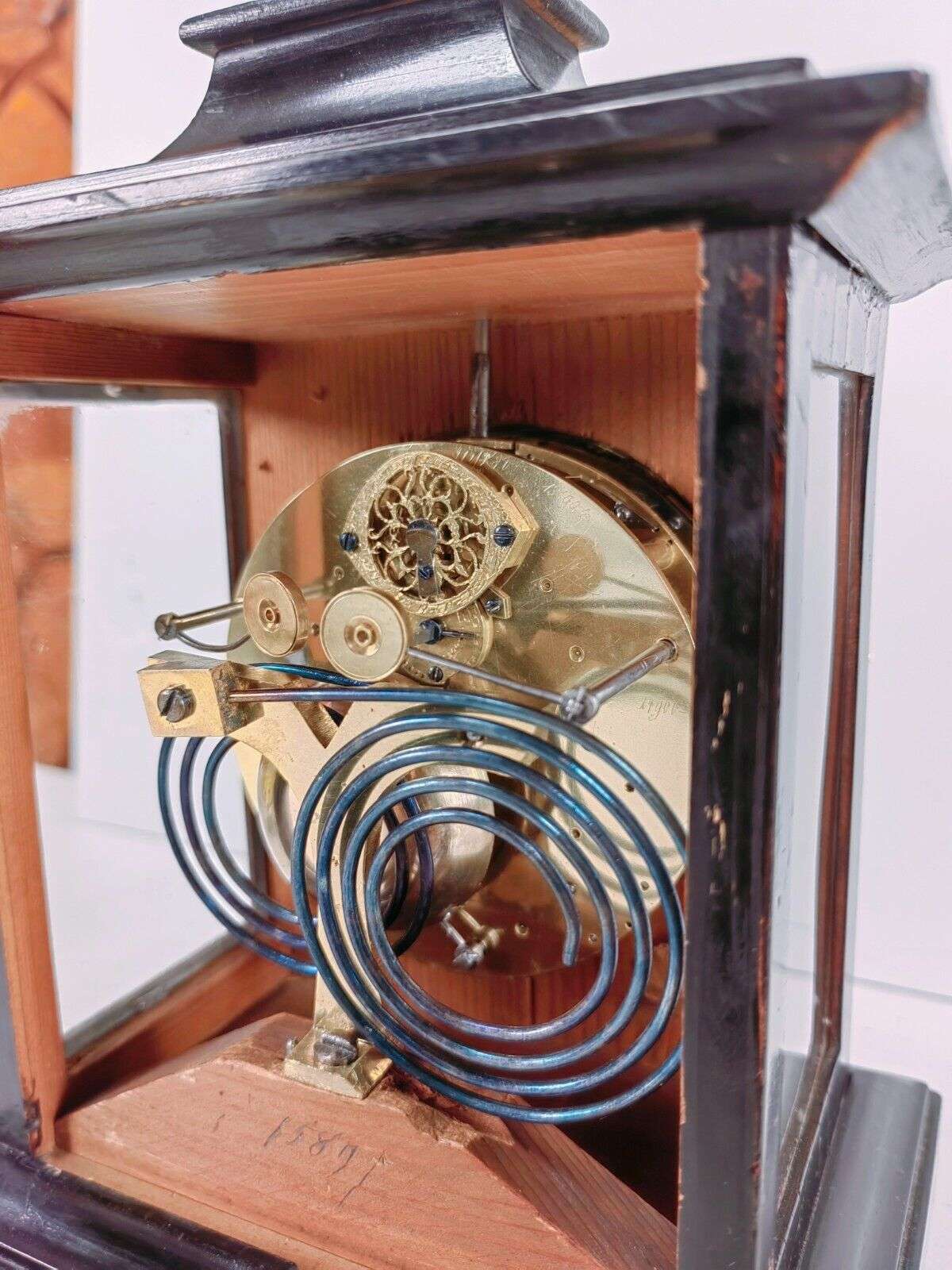 Antike Wiener Reiseuhr Kutschenuhr mit Spindelhemmung 4/4 Schlag und Wecker 1820 – Detail