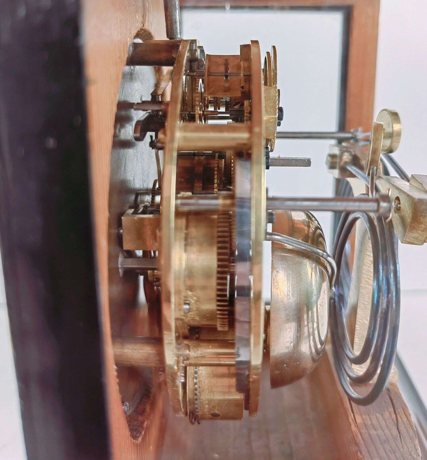 Antike Wiener Reiseuhr Kutschenuhr mit Spindelhemmung 4/4 Schlag und Wecker 1820 – Detail