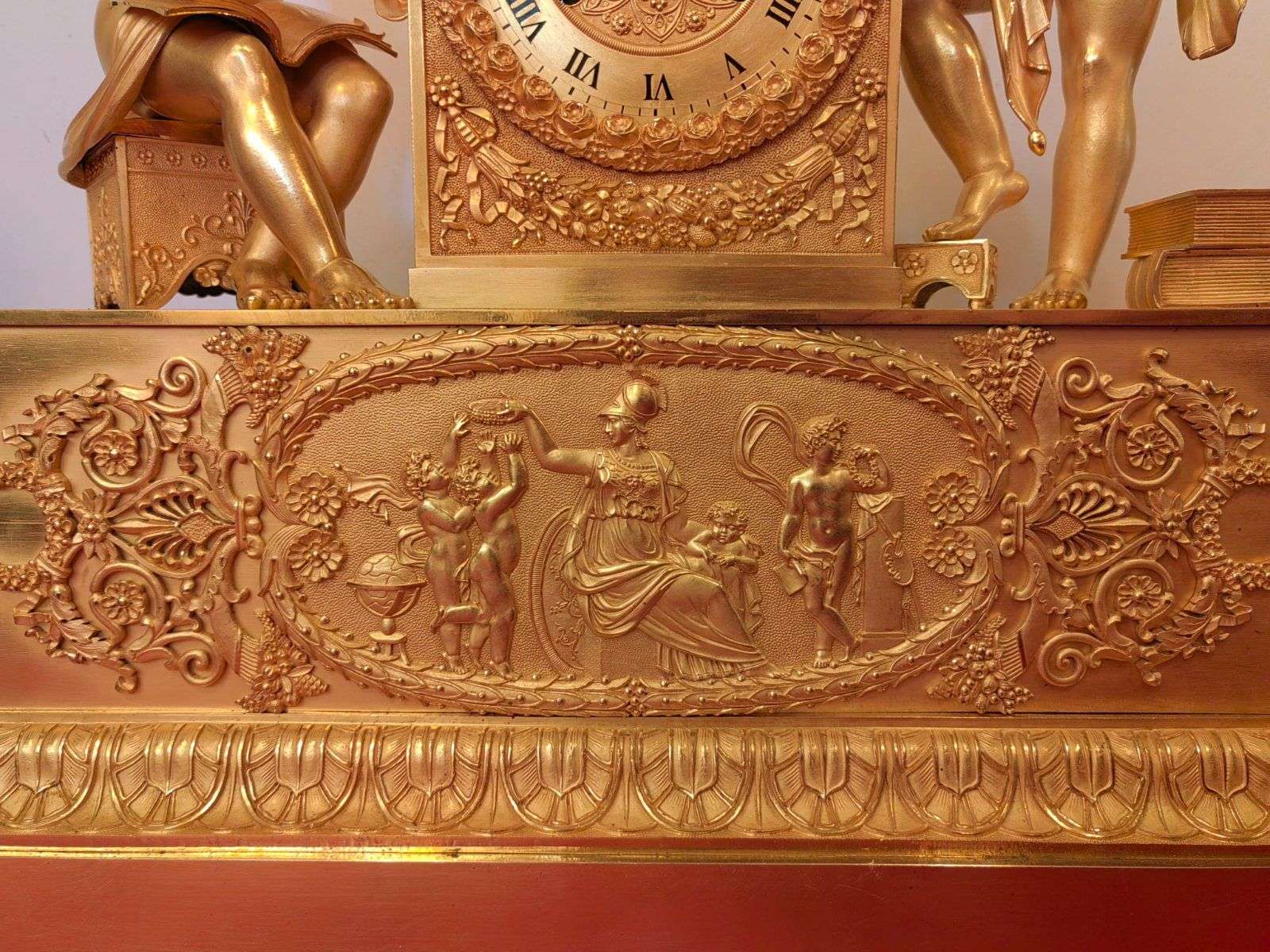 Empire Pendule Kaminuhr Tischuhr aus feuervergoldeter Bronze 1820 – Detail