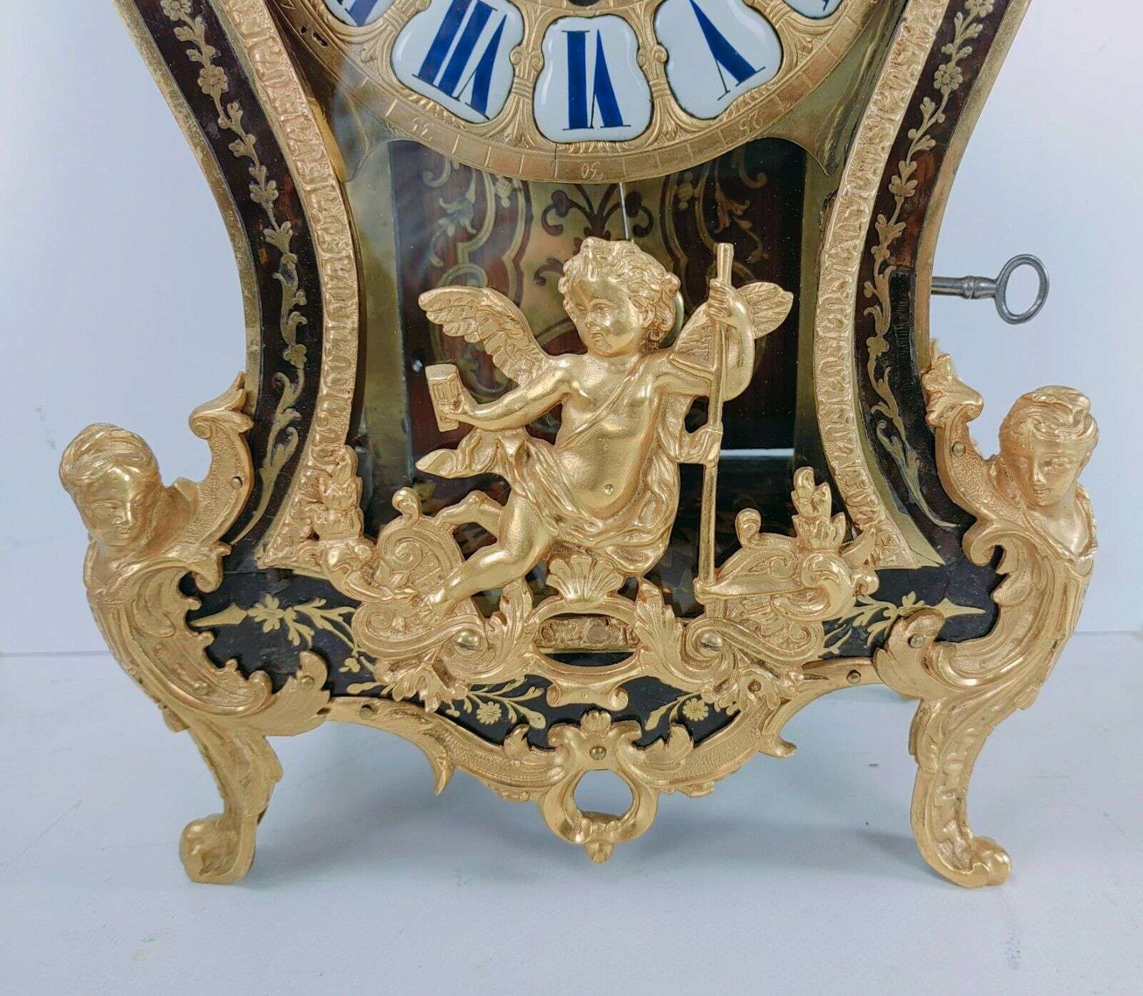 Kleine Boulleuhr Pendule Cartel um 1730 LouisXV. mit Konsole Spindelhemmung – Detail