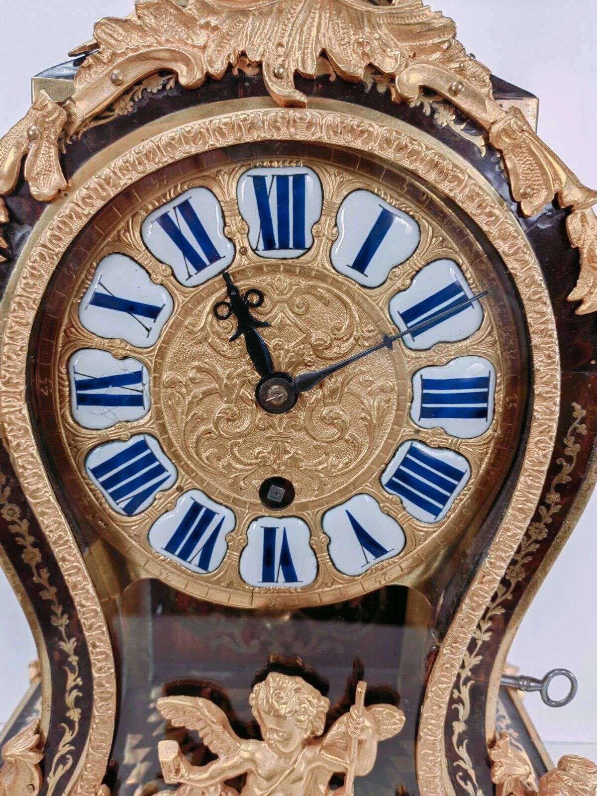 Kleine Boulleuhr Pendule Cartel um 1730 LouisXV. mit Konsole Spindelhemmung – Detail