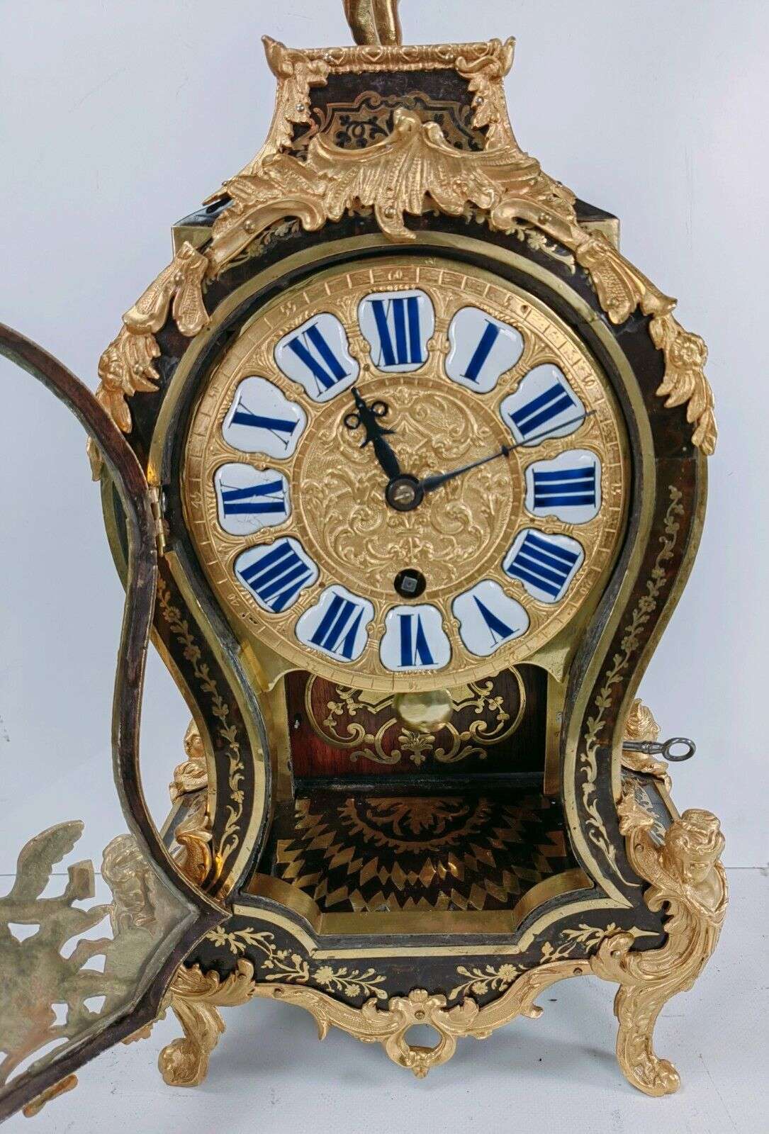Kleine Boulleuhr Pendule Cartel um 1730 LouisXV. mit Konsole Spindelhemmung – Detail