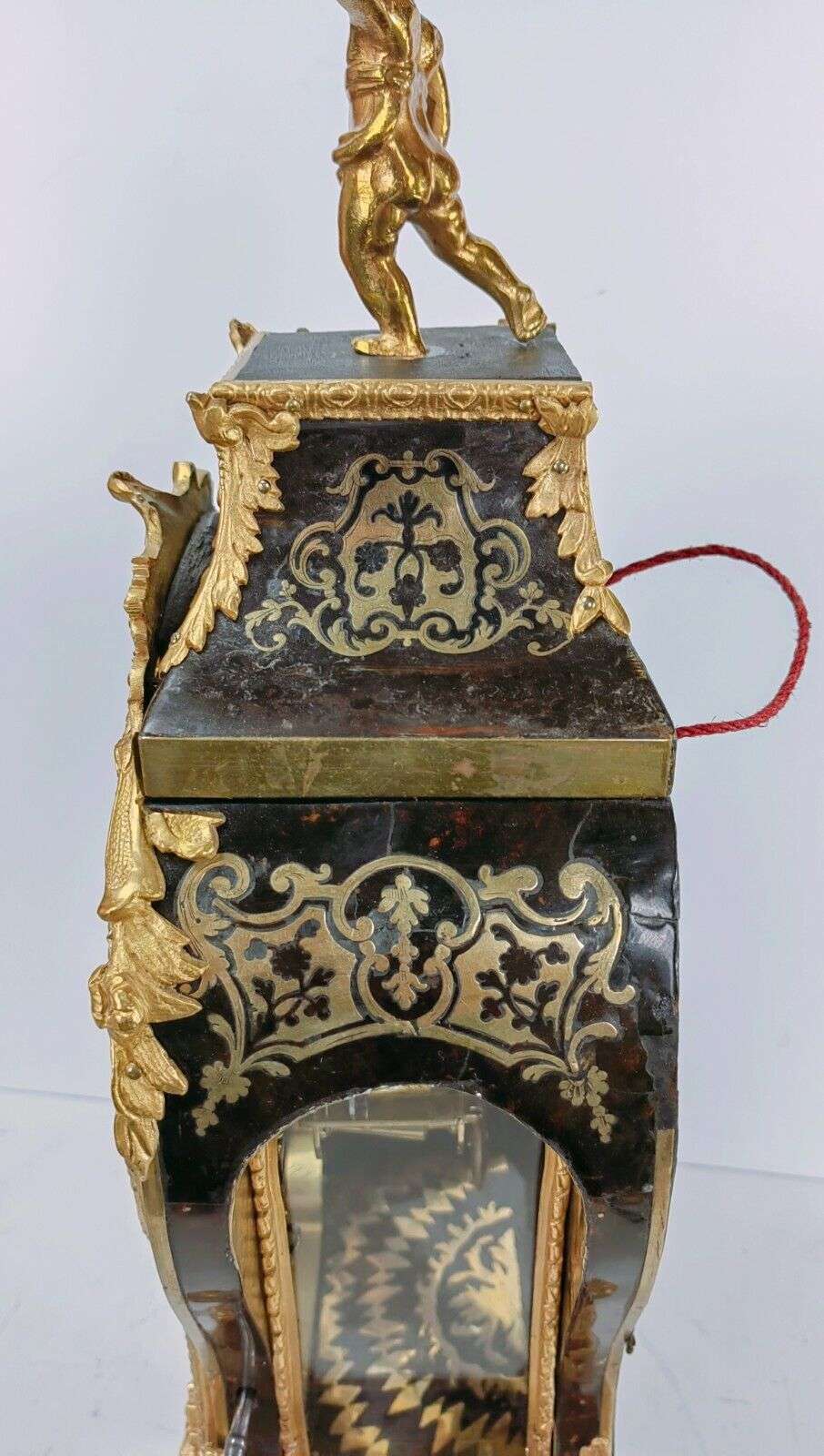 Kleine Boulleuhr Pendule Cartel um 1730 LouisXV. mit Konsole Spindelhemmung – Detail