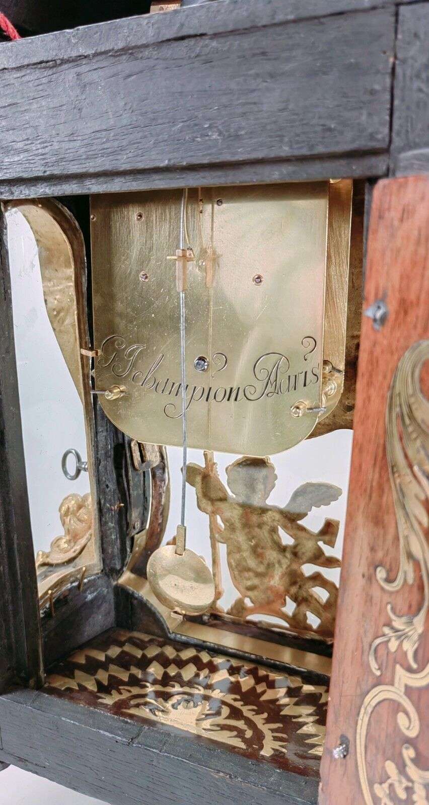 Kleine Boulleuhr Pendule Cartel um 1730 LouisXV. mit Konsole Spindelhemmung – Detail
