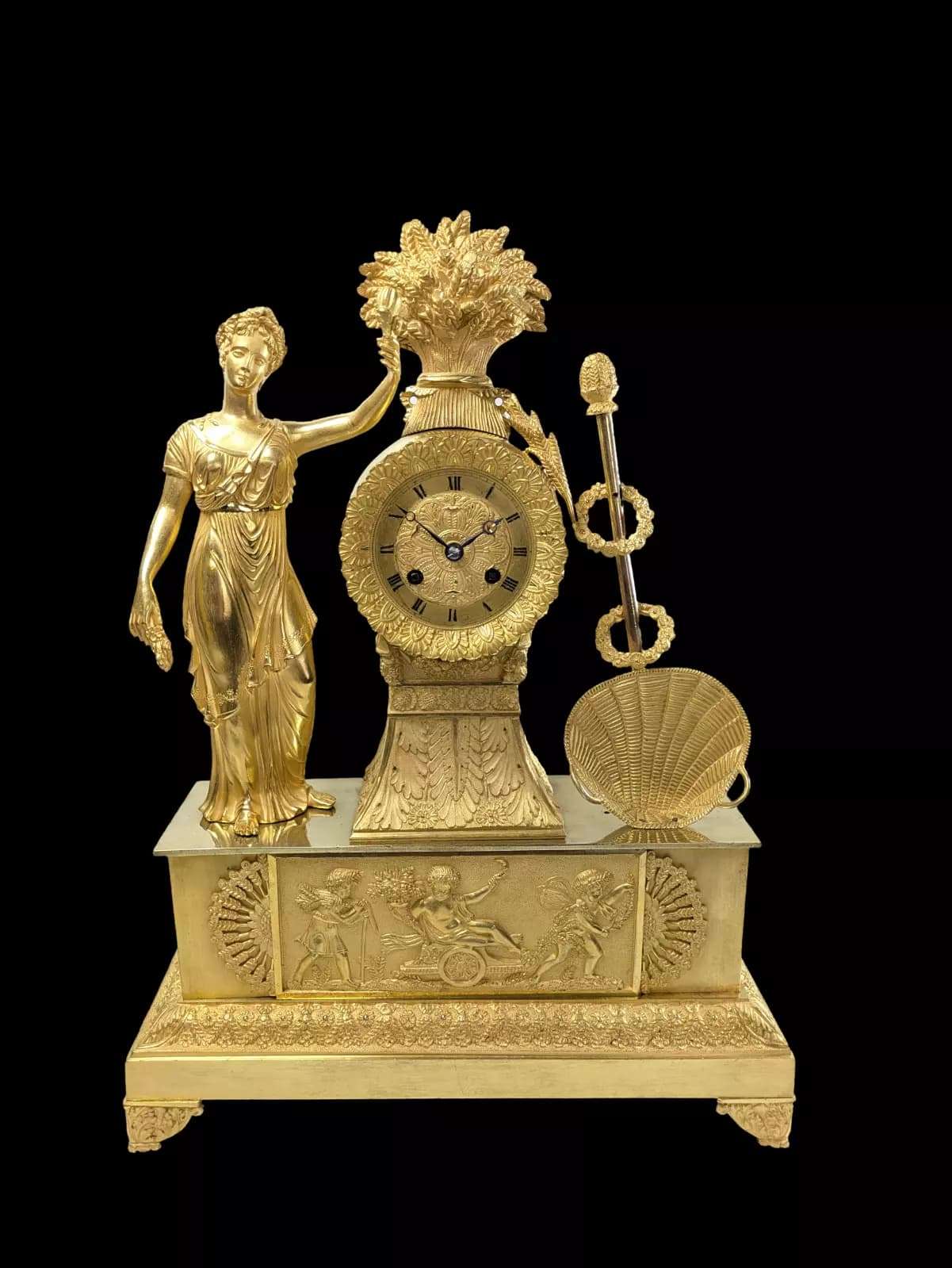 Empirependule "Ceres" oder "Allegorie des Herbstes" aus feuervergoldeter Bronze Frankreich um 1820 – Vorderansicht
