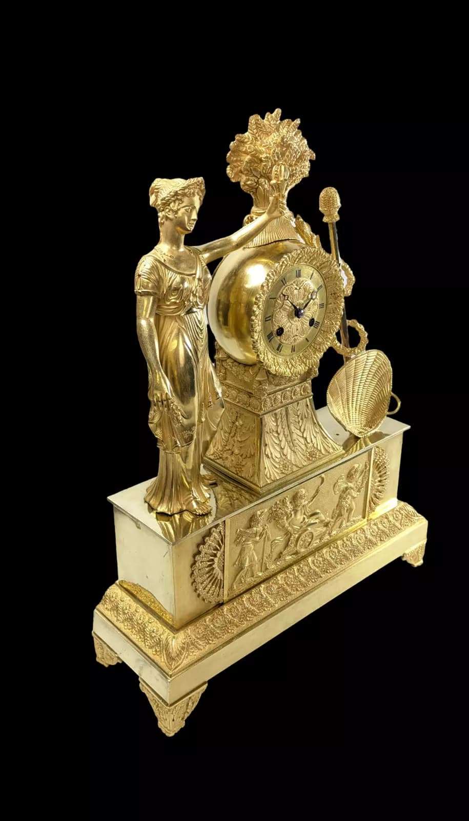 Empirependule "Ceres" oder "Allegorie des Herbstes" aus feuervergoldeter Bronze Frankreich um 1820 – Detail