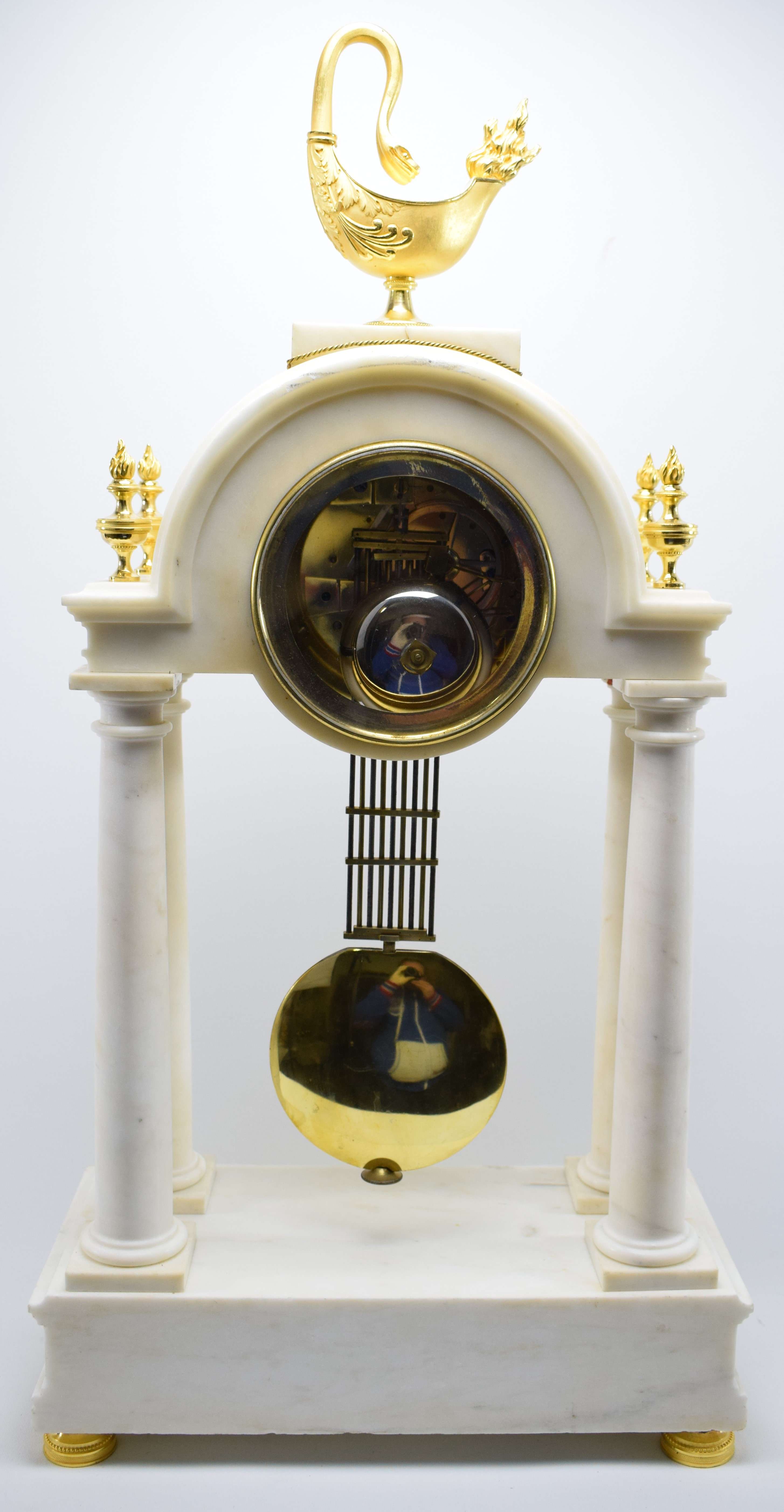 Hochfeiner Tischregulateur mit Scherenhemmung und Zentralsekunde von Ferdinand Berthoud, in meisterhaften Cararra-Marmorgehäuse von 1796 – Rückseite