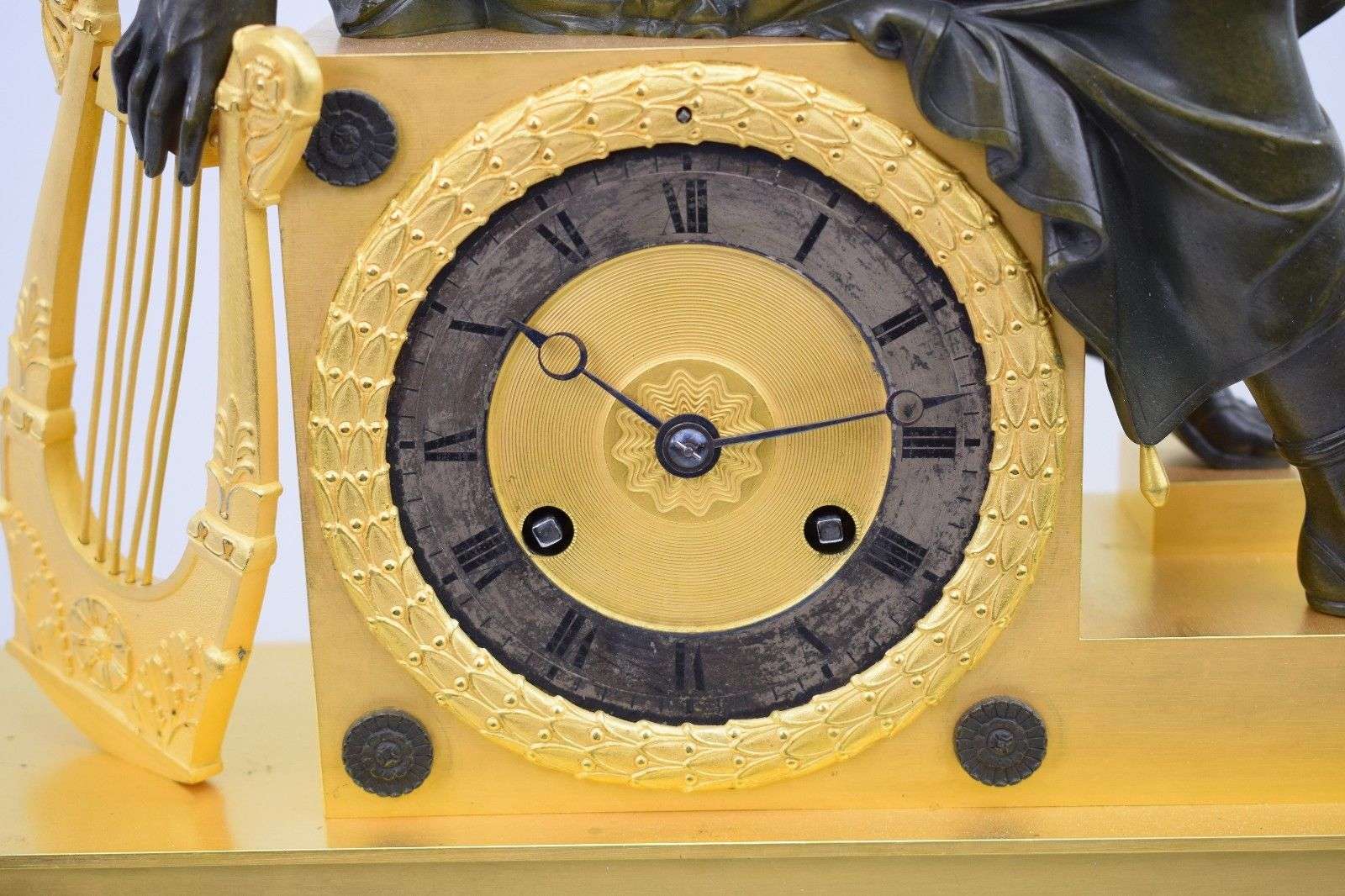 Bronze Pendule Apollon feuervergoldet Paris um 1820 – Zifferblatt