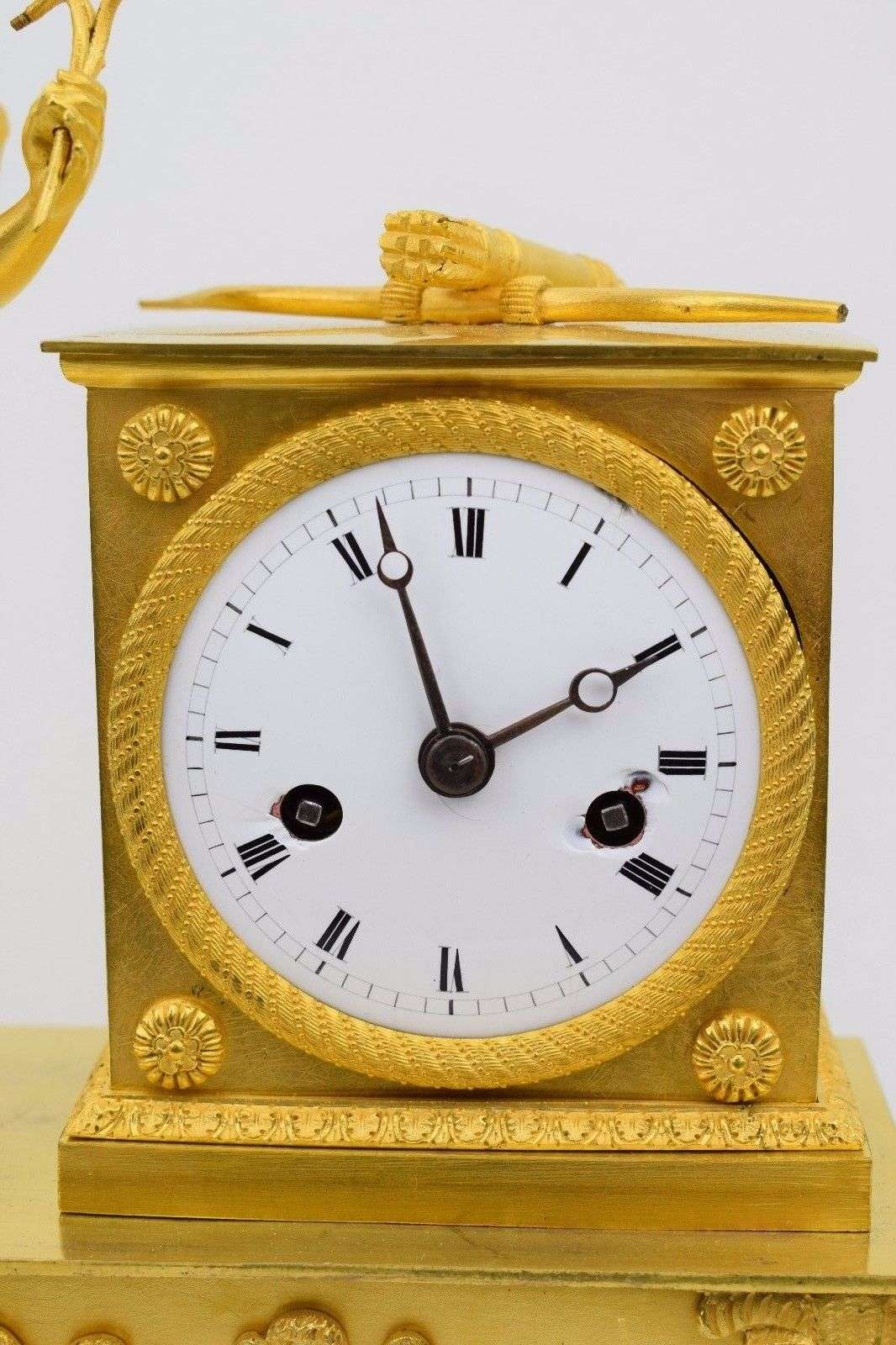 Originale Empire Pendule Chronos und Amor feuervergoldet Bronze Paris um 1810 – Zifferblatt