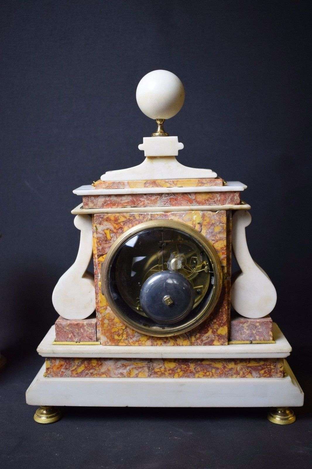 Feine Pendule Mugnier Laine A Paris No. 14 von 1779 feinster Marmor und Bronzen – Rückseite