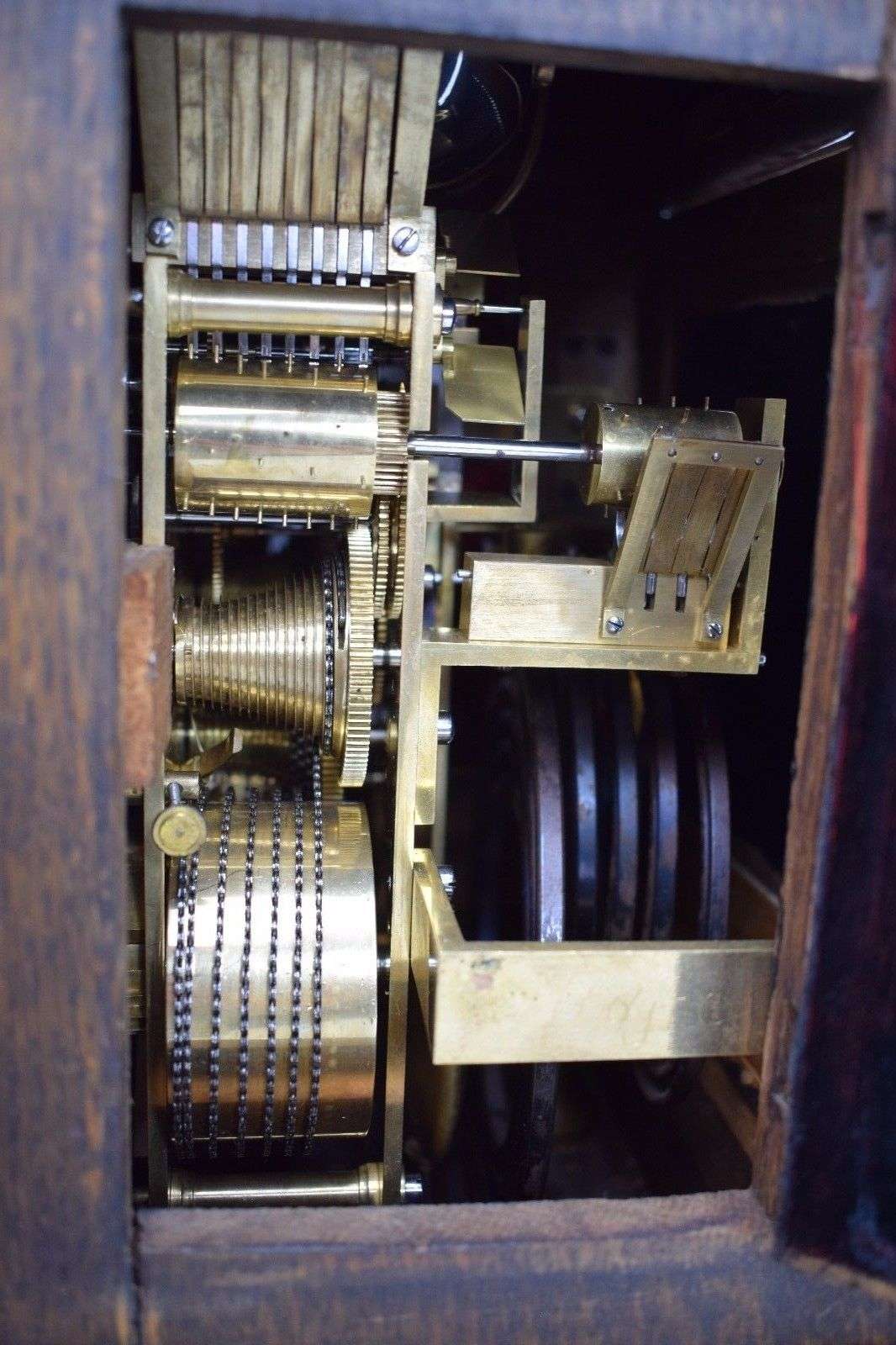 Tischuhr Clock Winterhalder & Hofmeier Westminster/Whittington Spielwerk mit 8 Glocken/4 Spiralgongs Kette Schnecke – Uhrwerk Seitenansicht rechts