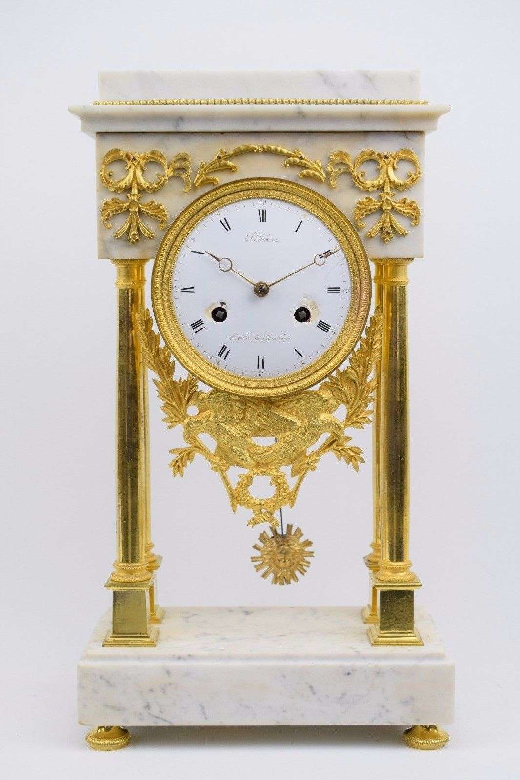 Directoire Portaluhr v. Philibert, Paris um 1795 Marmor/feuervergoldete Bronze – Vorderansicht
