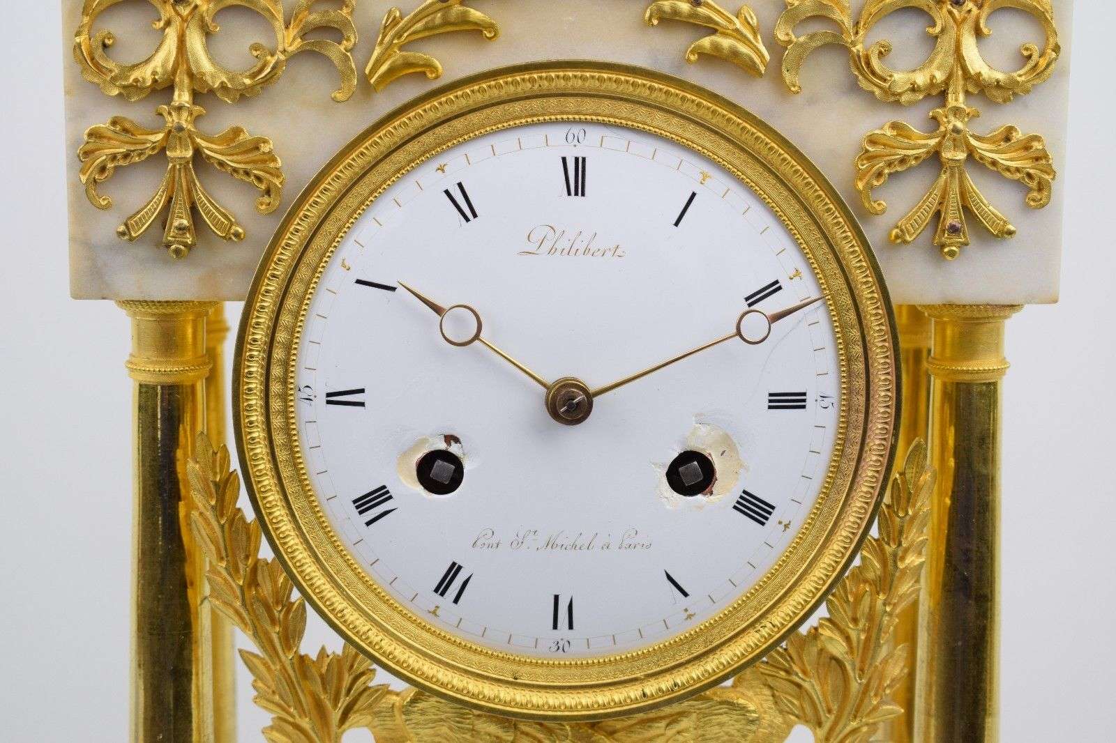 Directoire Portaluhr v. Philibert, Paris um 1795 Marmor/feuervergoldete Bronze – Zifferblatt
