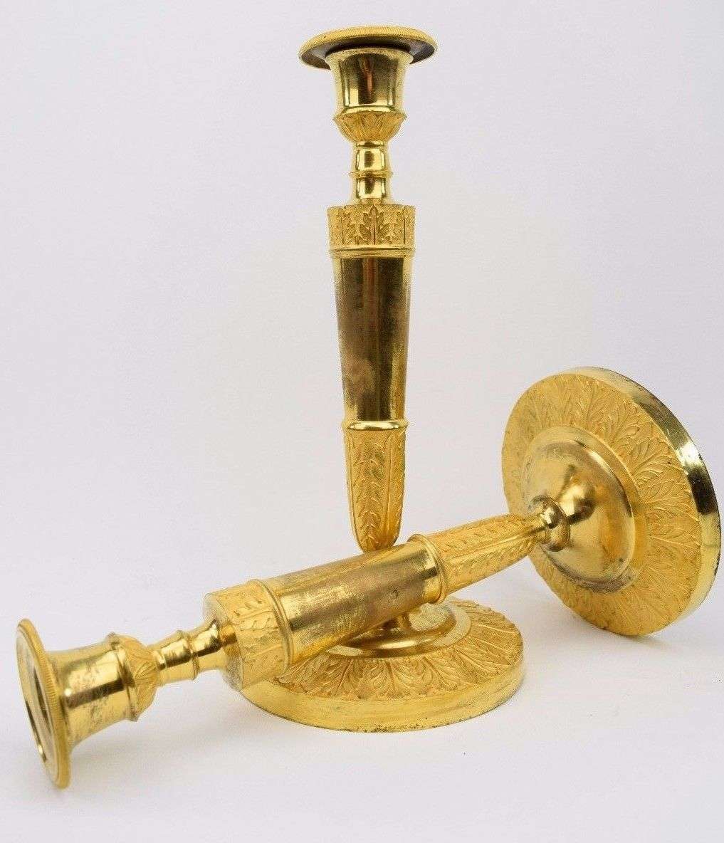 Paar Empire-Leuchter Kandelaber Bougeoirs Paris um 1815 feuervergoldete Bronze – Detail