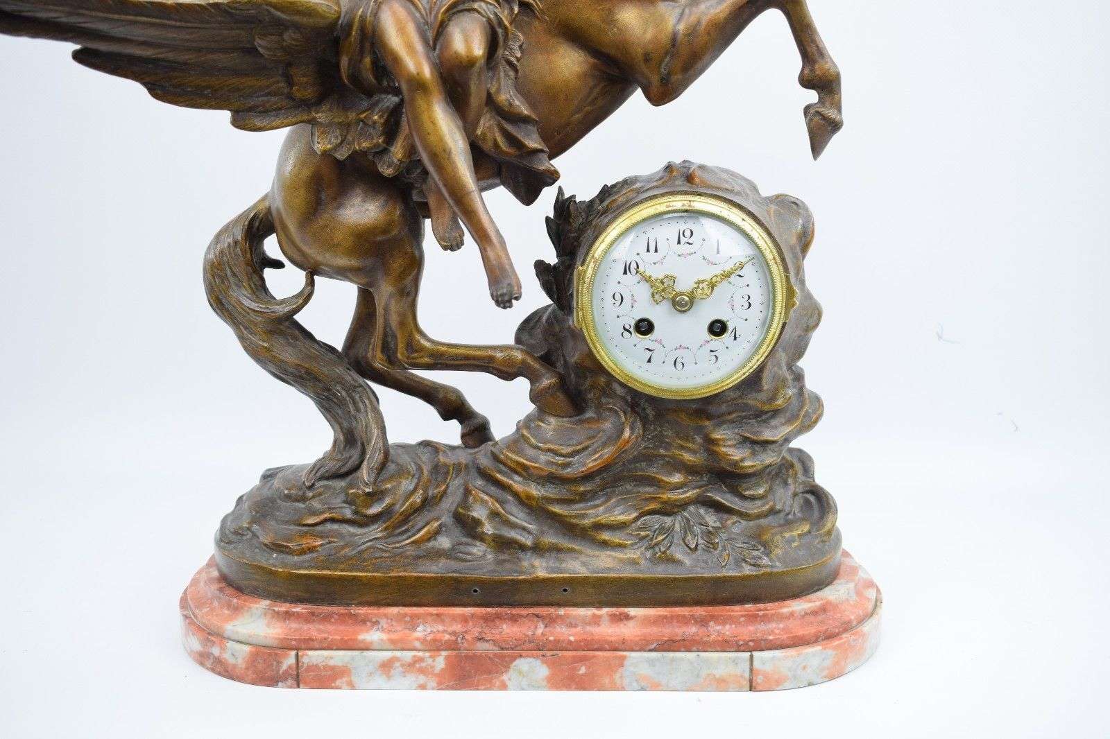 Große Schwere Pendule aus Zemek und Marmor Pegasus um 1900 70cm hoch – Detail