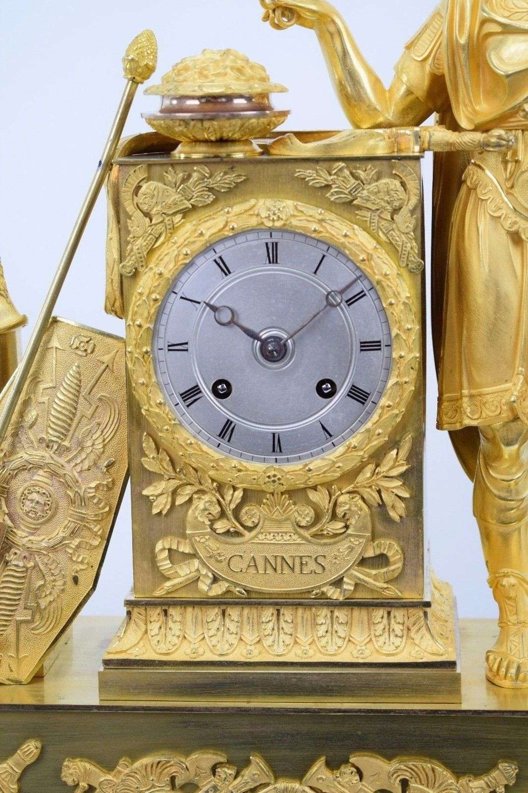 Große, Pariser Pendule aus feuervergoldeter Bronze Hannibal um 1820 vermutlich von Deniere et Matelin – Detail