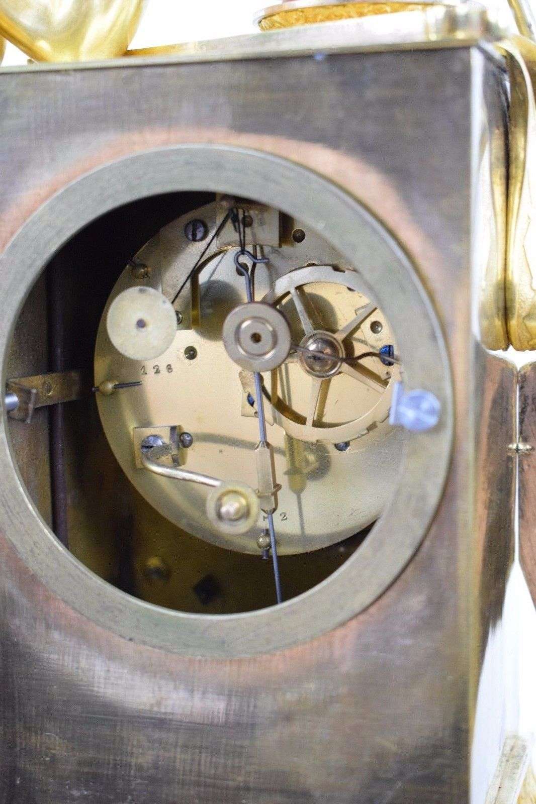 Große, Pariser Pendule aus feuervergoldeter Bronze Hannibal um 1820 vermutlich von Deniere et Matelin – Uhrwerk