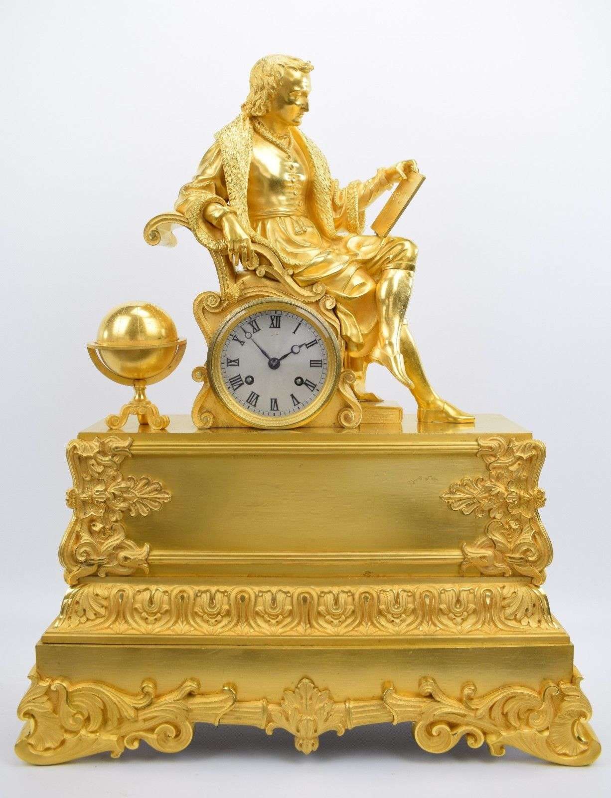 Große Bronzependule Nikolaus Kopernikus, Louis Philippe um 1830 – Vorderansicht